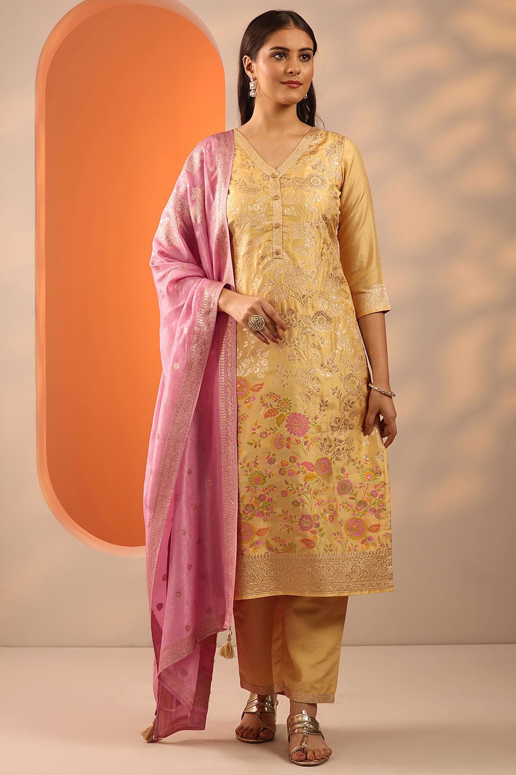 Textured-Blended-Fabric-V-Neck-Women-s-Festive-Wear-Kurta-Set