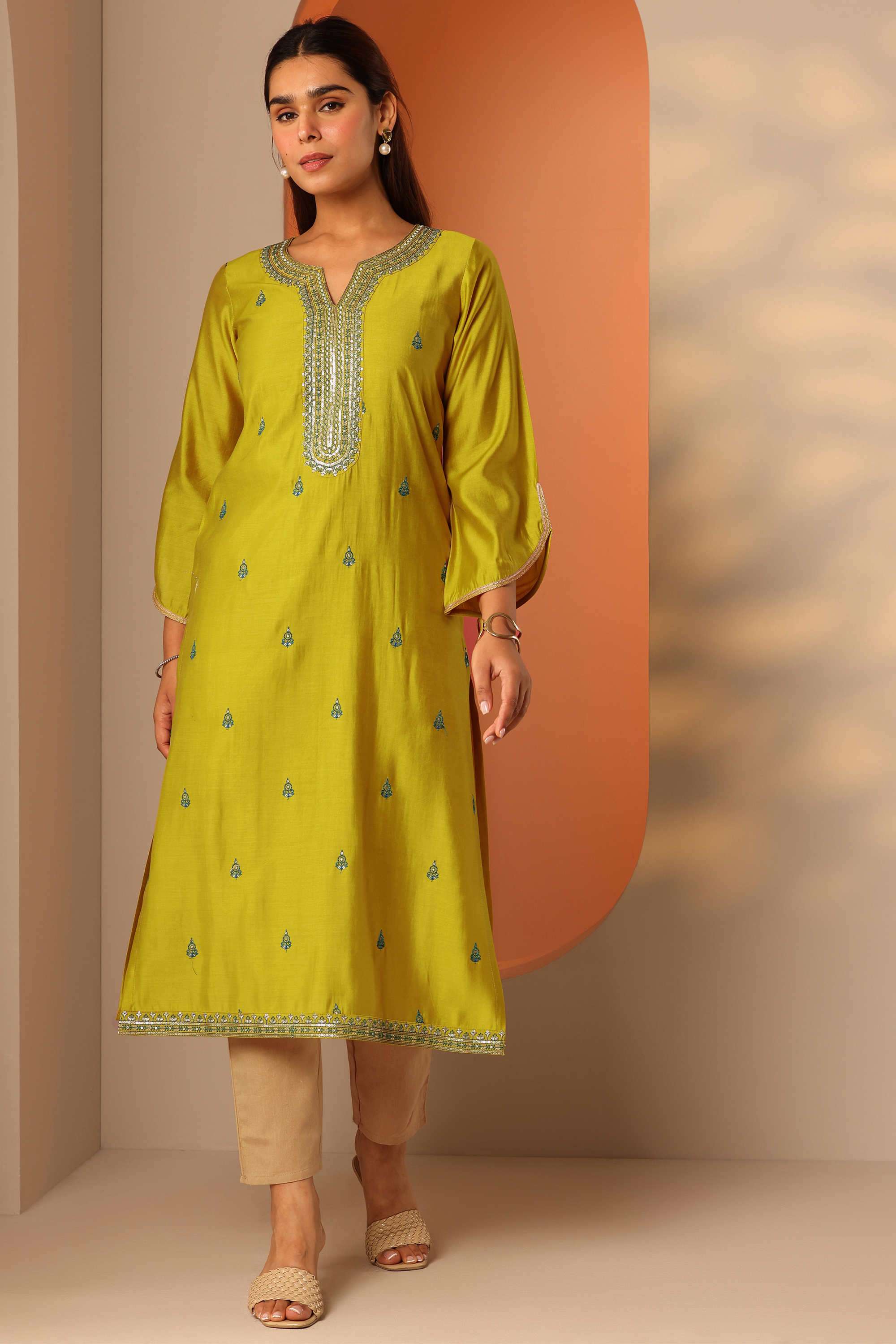 Floral-Blended-Fabric-Collared-Women-s-Kurta