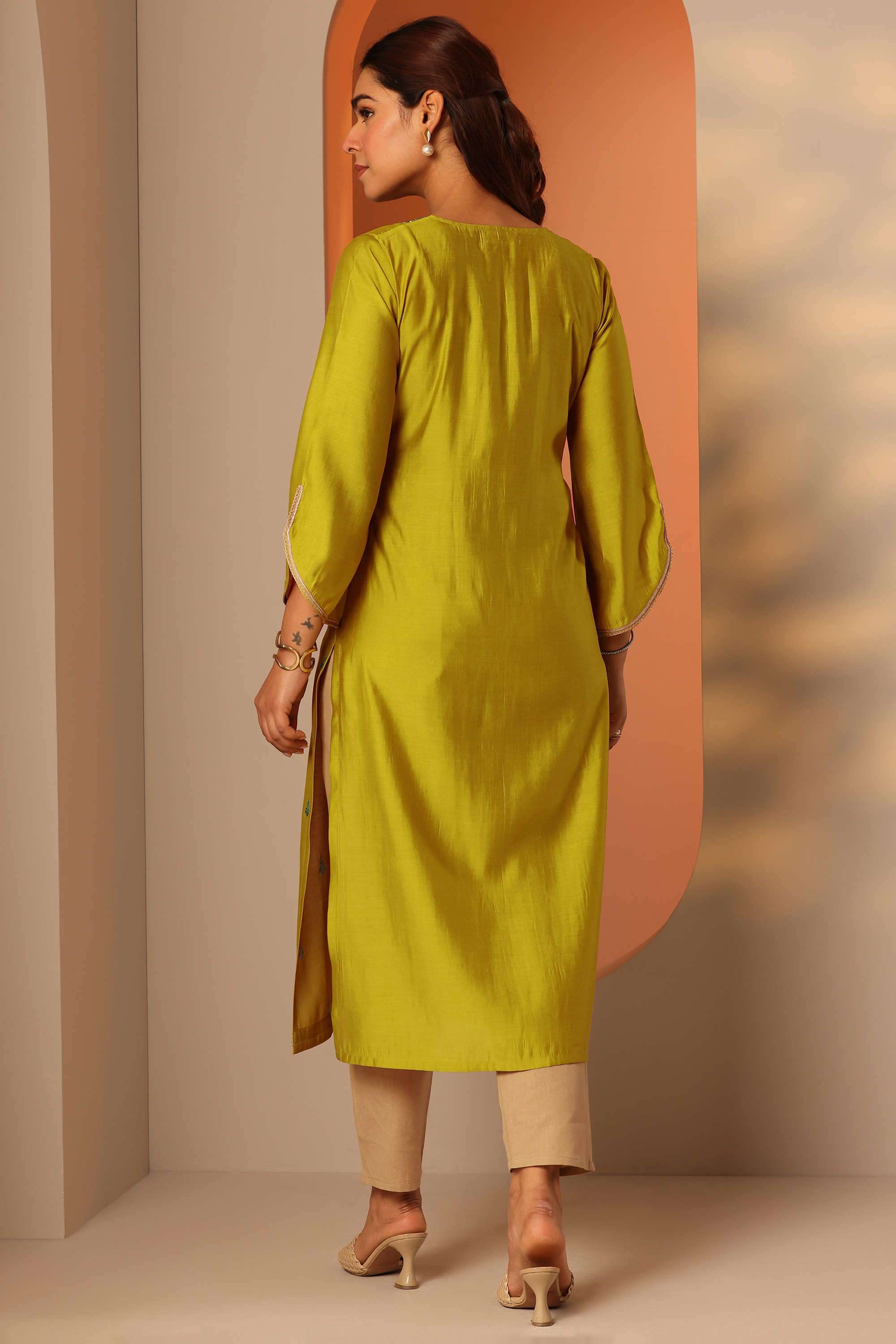 Floral-Blended-Fabric-Collared-Women-s-Kurta