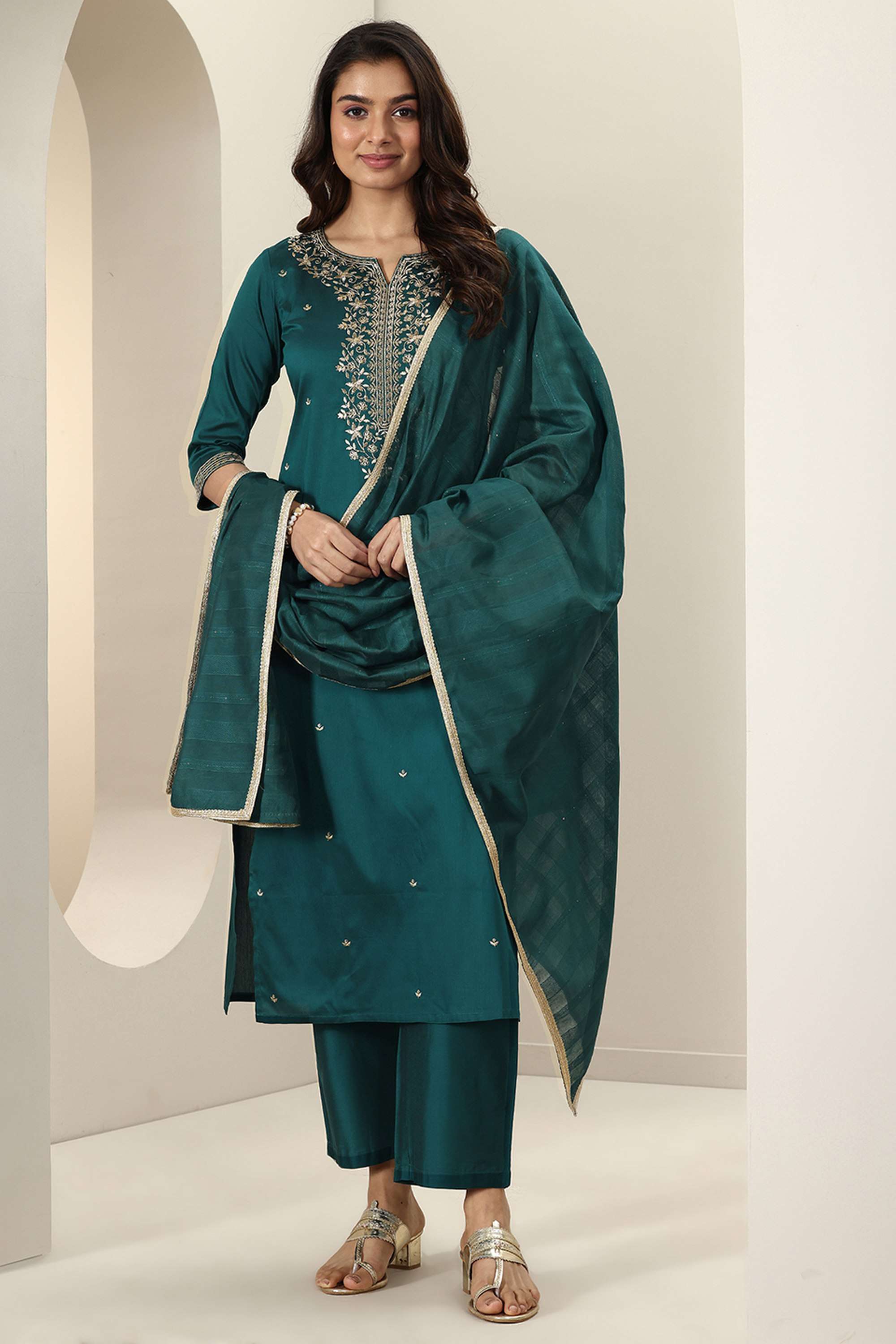 Embellished-Scoop-Neck-Silk-Women-Kurta-Set