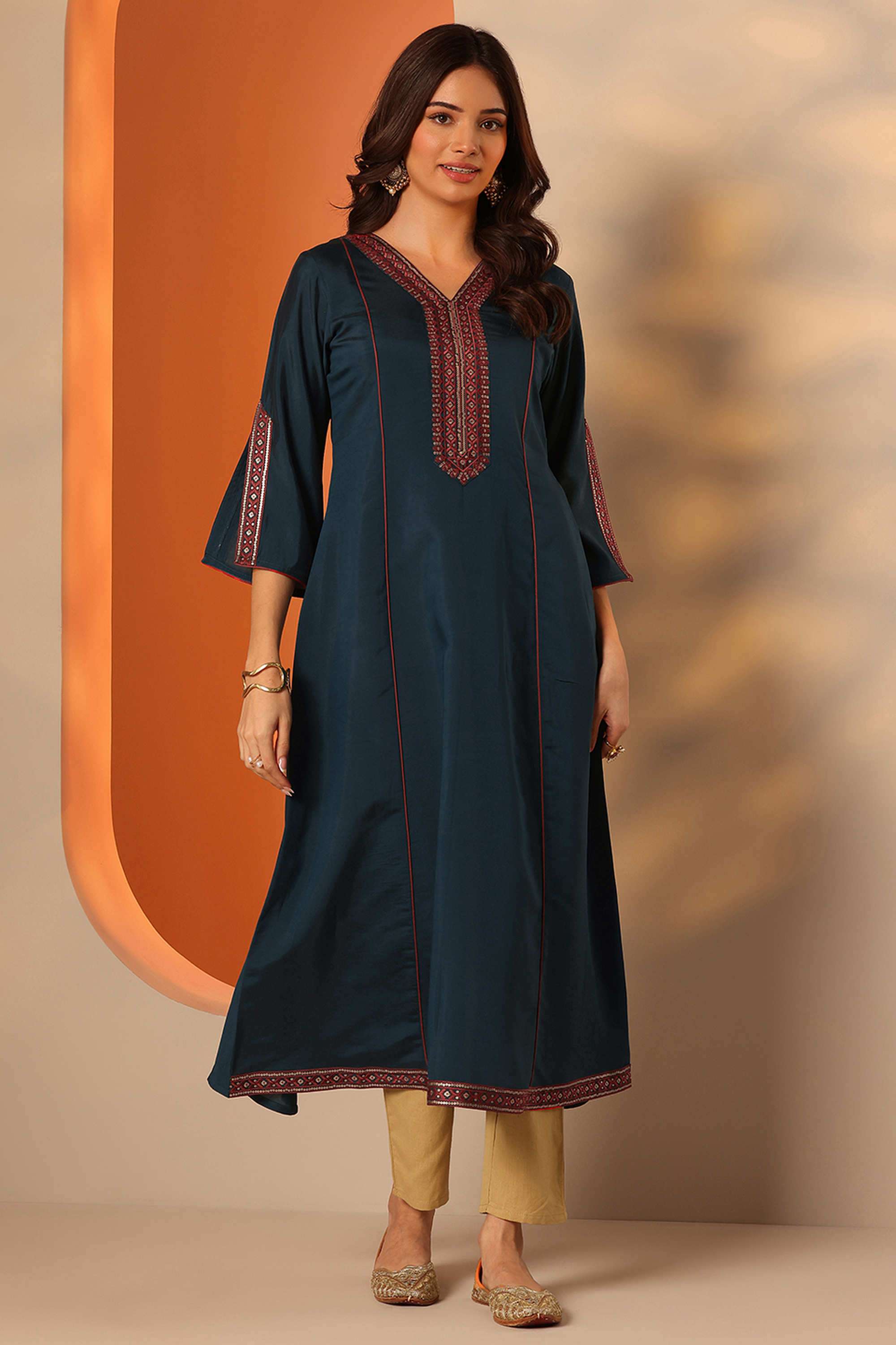 Embroidered-Silk-Blend-V-Neck-Women-s-Casual-Wear-Kurta