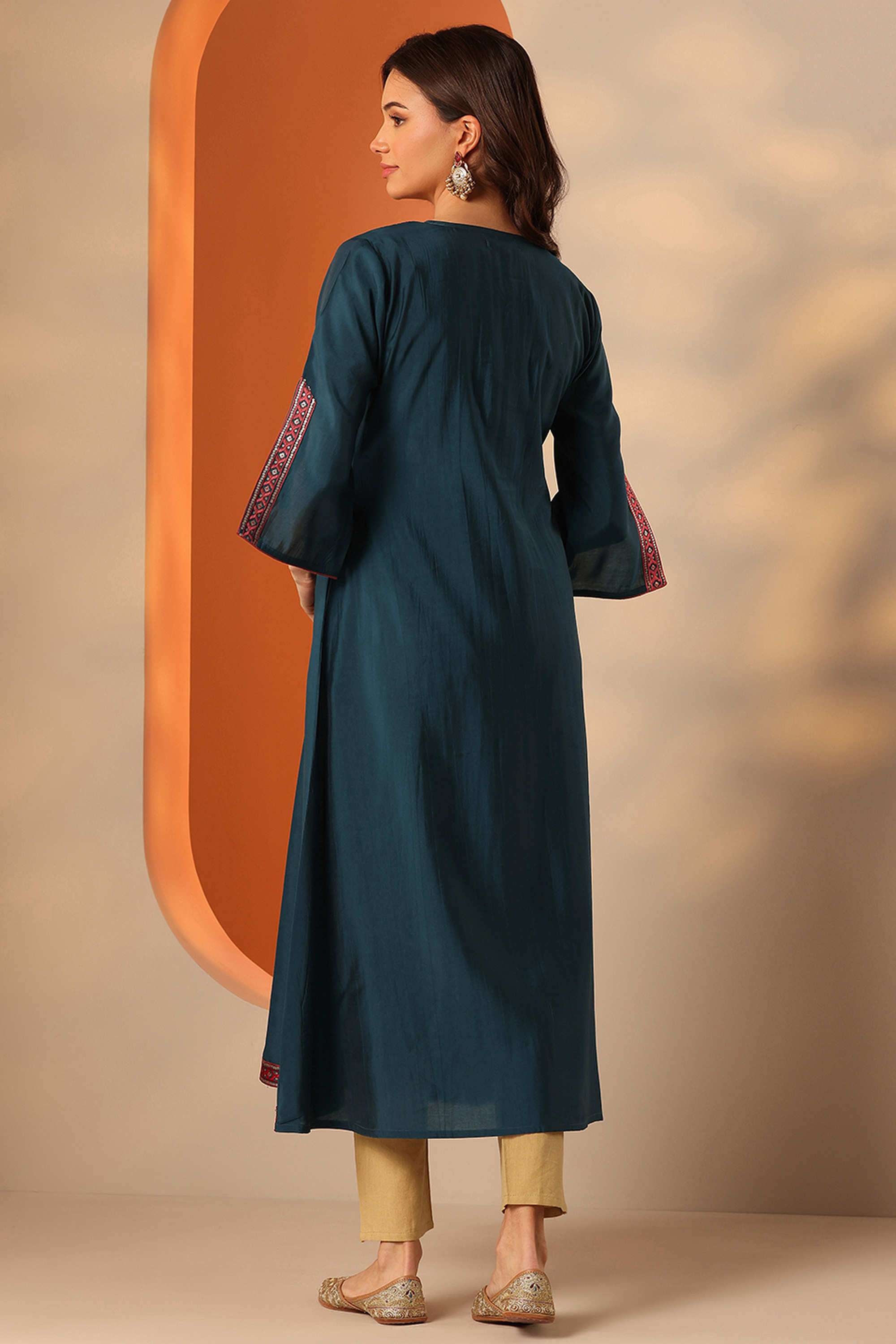 Embroidered-Silk-Blend-V-Neck-Women-s-Casual-Wear-Kurta