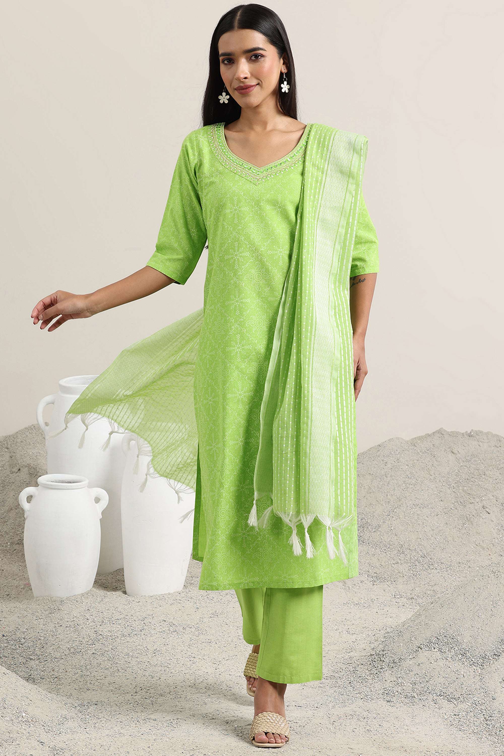 Printed-Cotton-Regular-Fit-V-Neck-Women-s-Casual-Wear-Kurta-Set