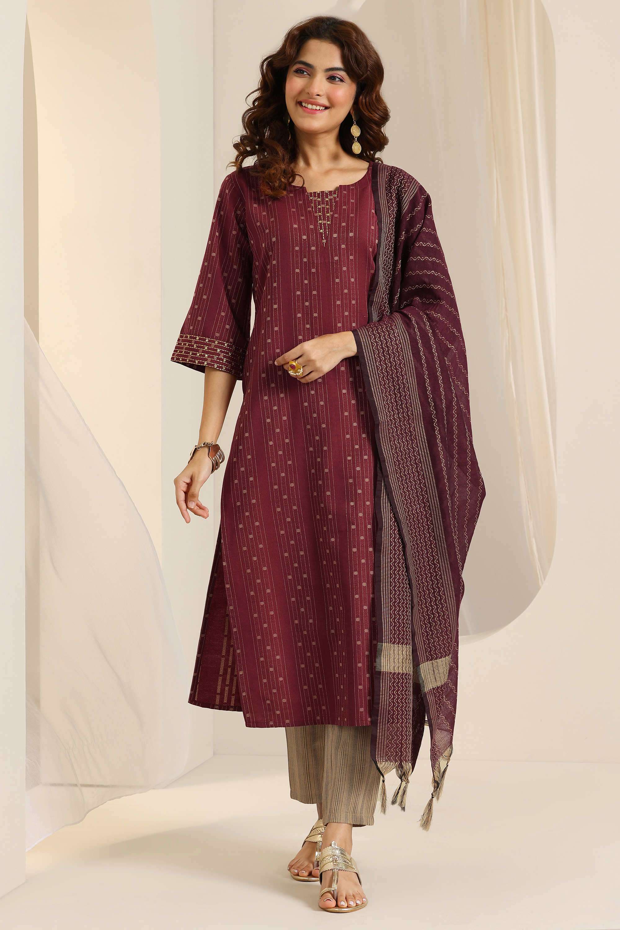 Floral-cotton-blend-Straight-Fit-Women-s-Kurta-Set