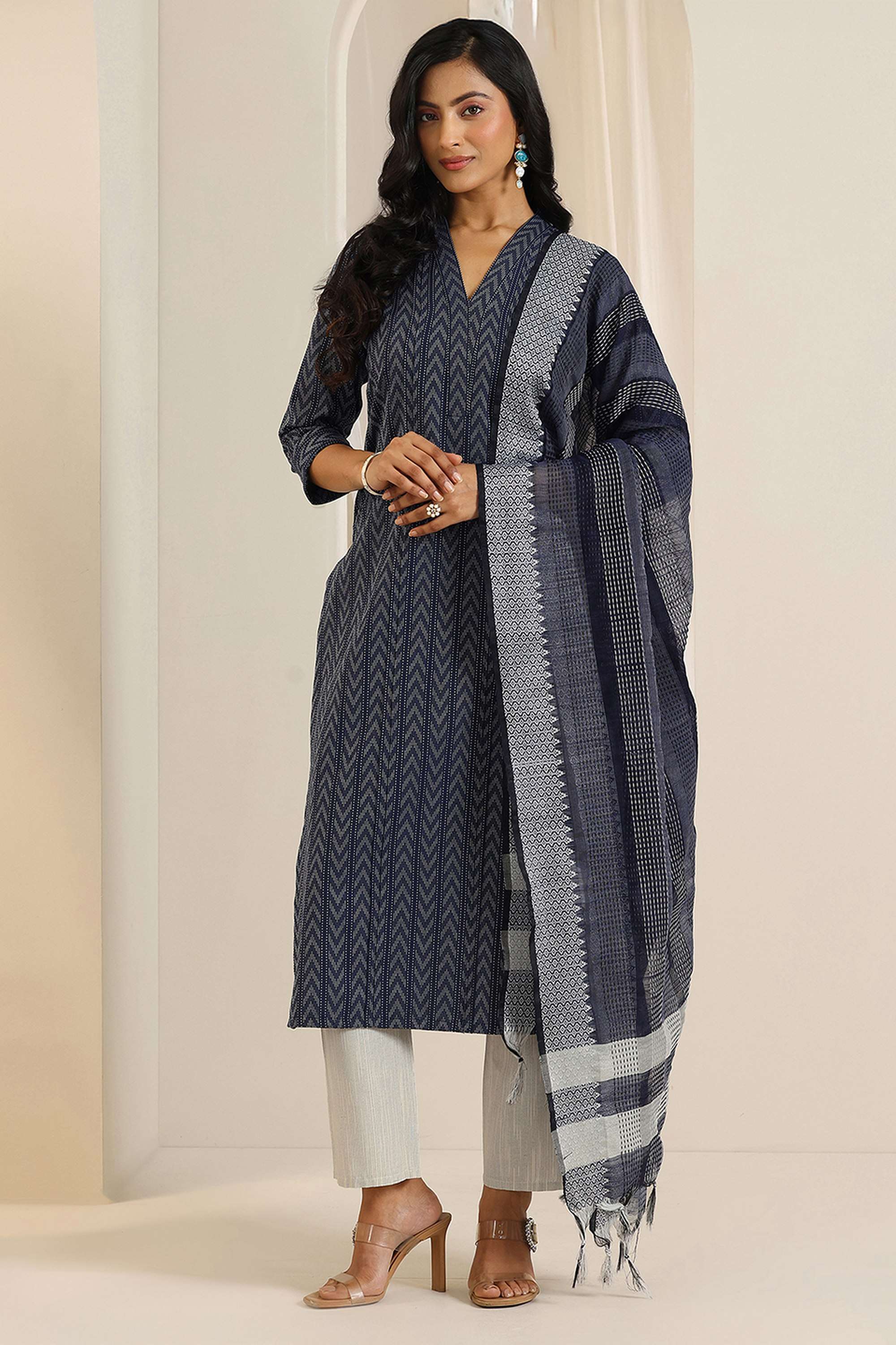 Chevron-Cotton-Regular-Fit-V-Neck-Women-s-Casual-Wear-Kurta-Set
