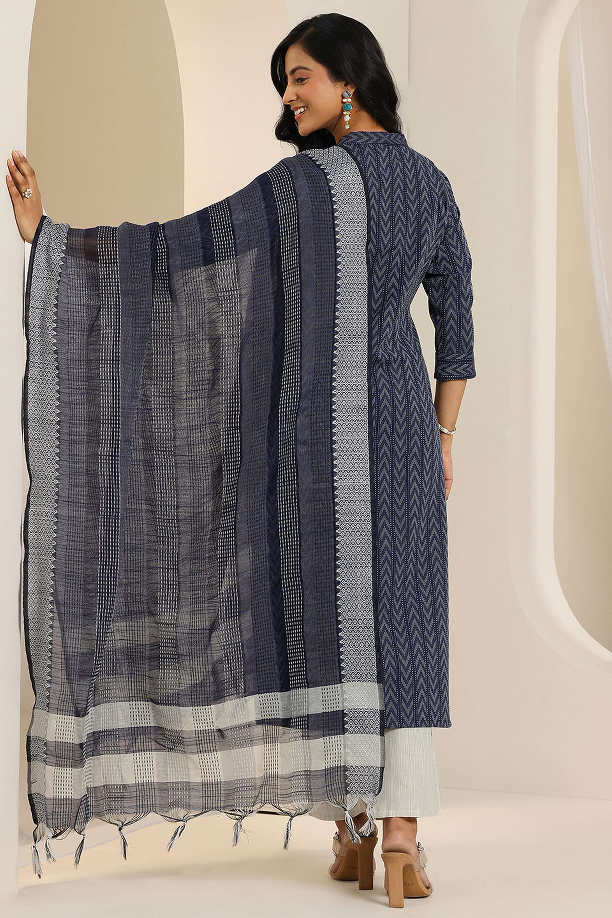 Chevron-Cotton-Regular-Fit-V-Neck-Women-s-Casual-Wear-Kurta-Set