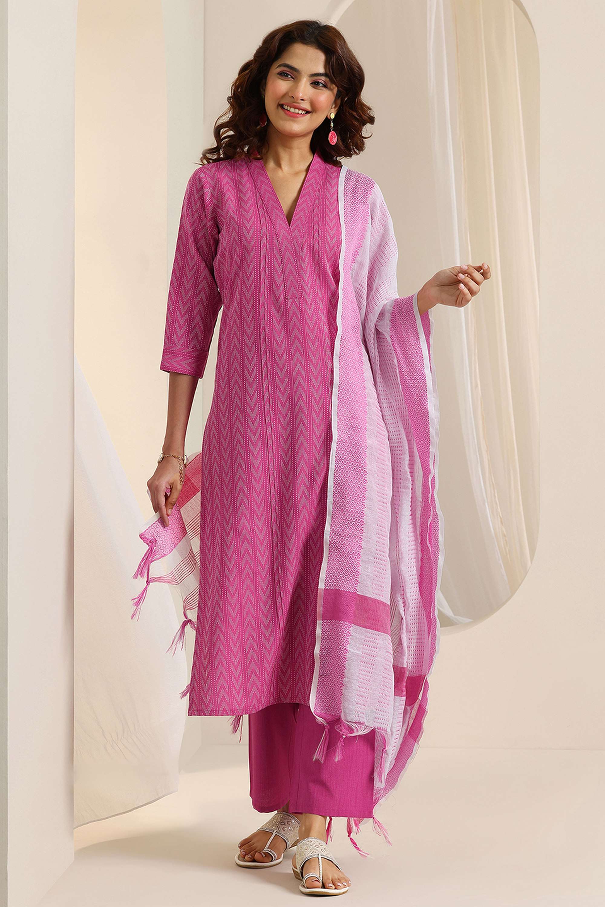 Chevron-Cotton-Regular-Fit-V-Neck-Women-s-Casual-Wear-Kurta-Set