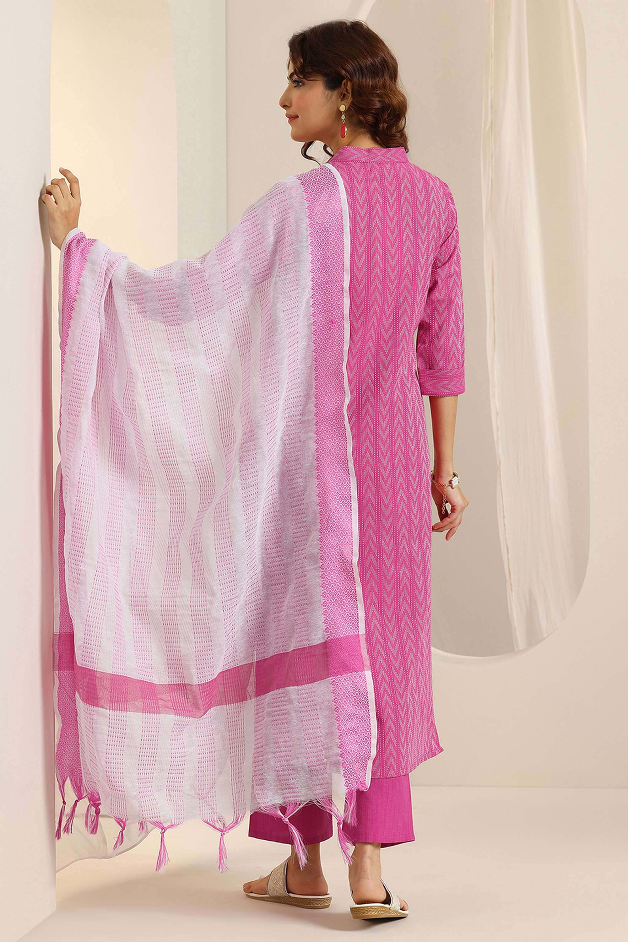 Chevron-Cotton-Regular-Fit-V-Neck-Women-s-Casual-Wear-Kurta-Set