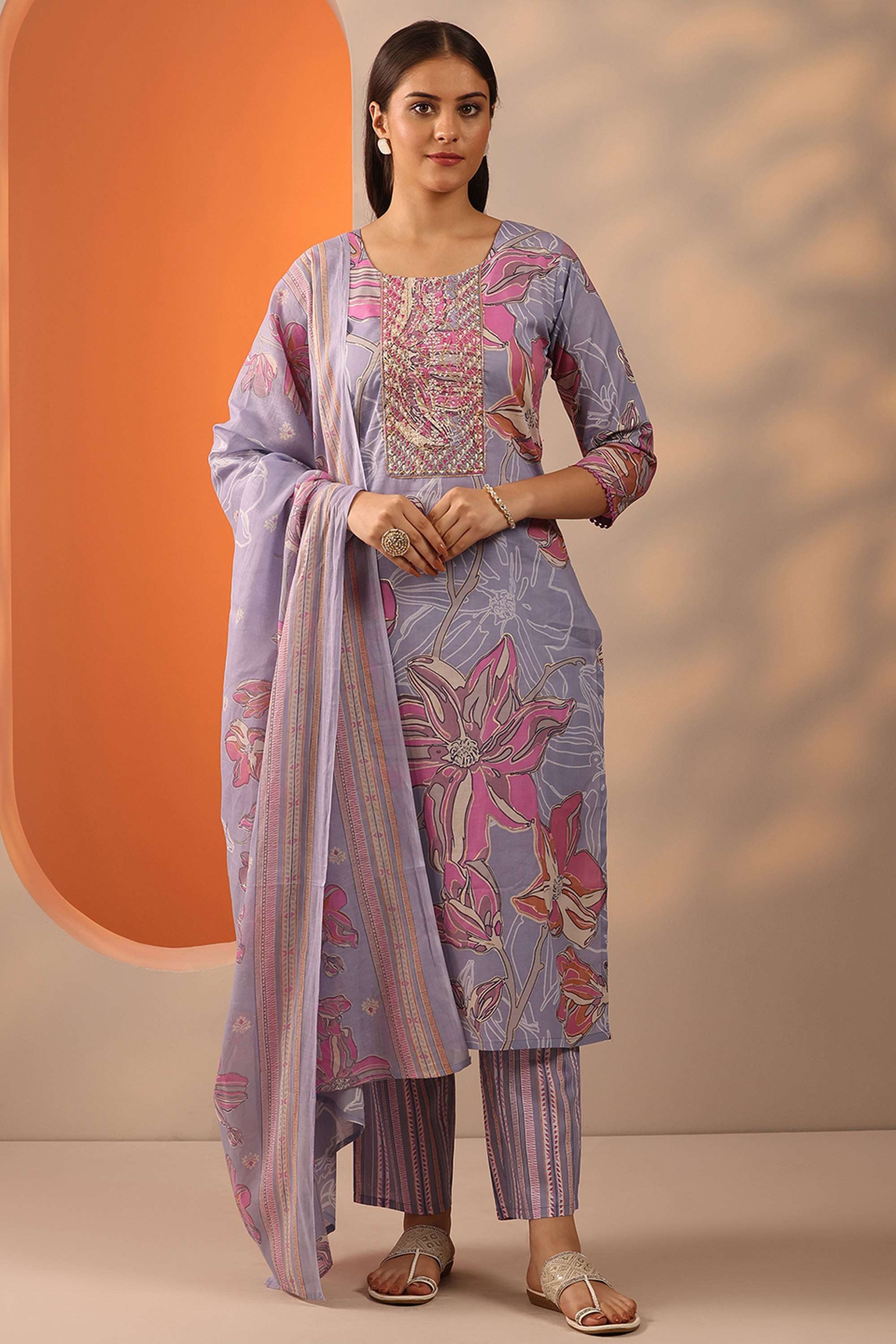 Floral-Cotton-Regular-Fit-Round-Neck-Women-s-Casual-Wear-Kurta-Set