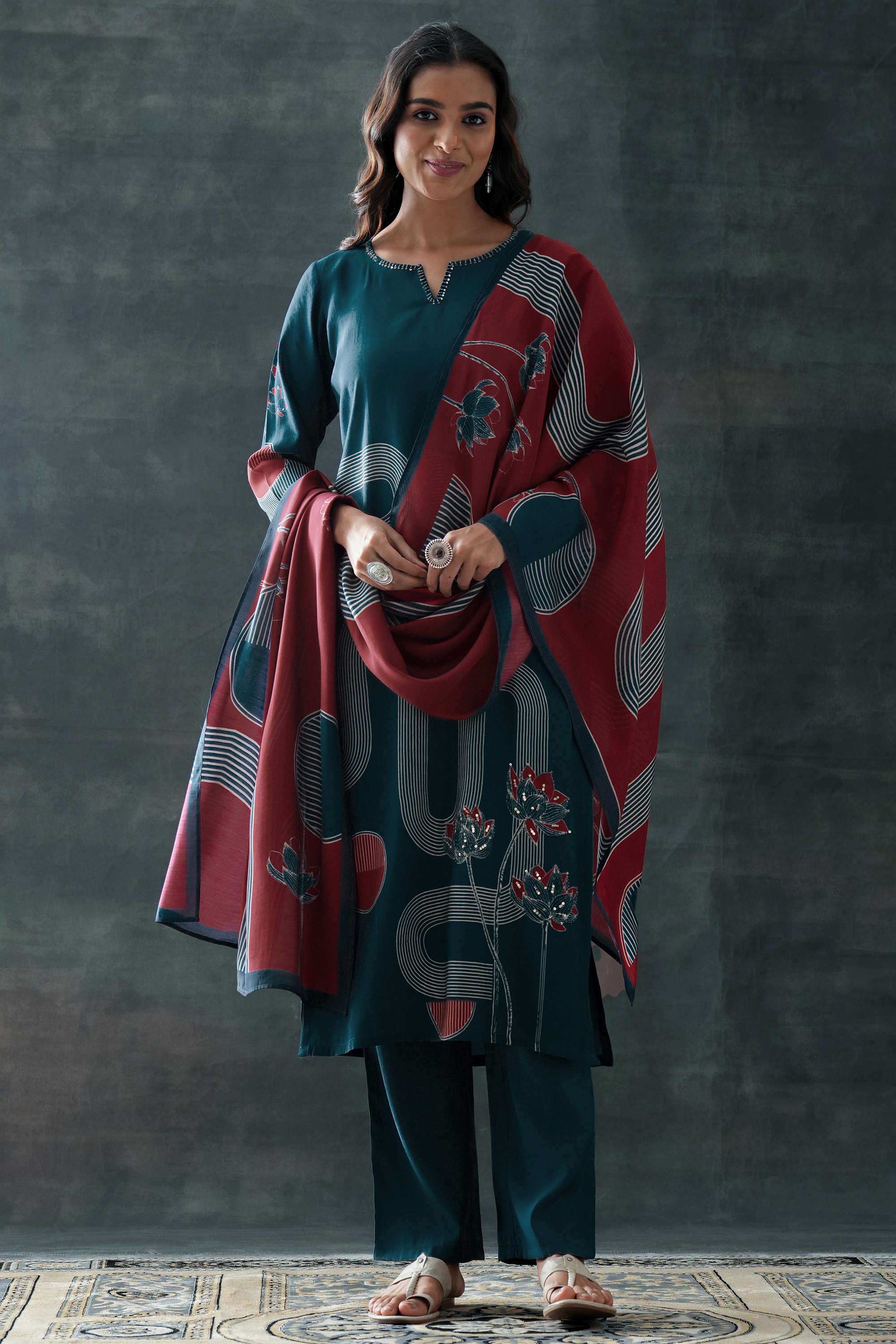 Geometric-Print-Blended-Fabric-Straight-Fit-Women-s-Kurta-Set
