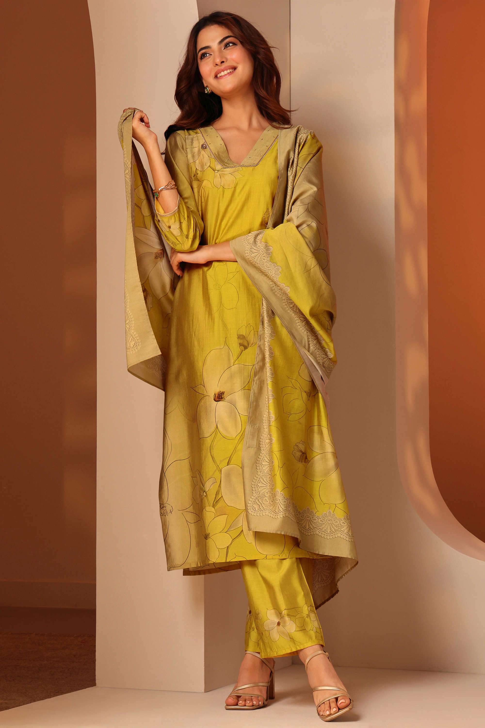 Floral-Blended-Fabric-Straight-Fit-Women-s-Kurta-Set