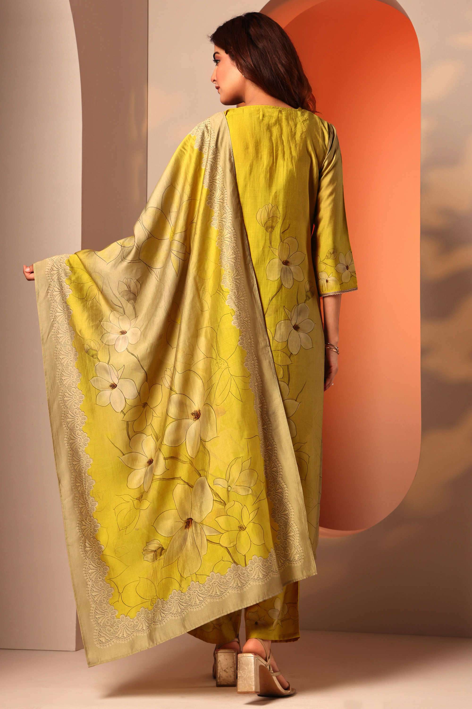 Floral-Blended-Fabric-Straight-Fit-Women-s-Kurta-Set