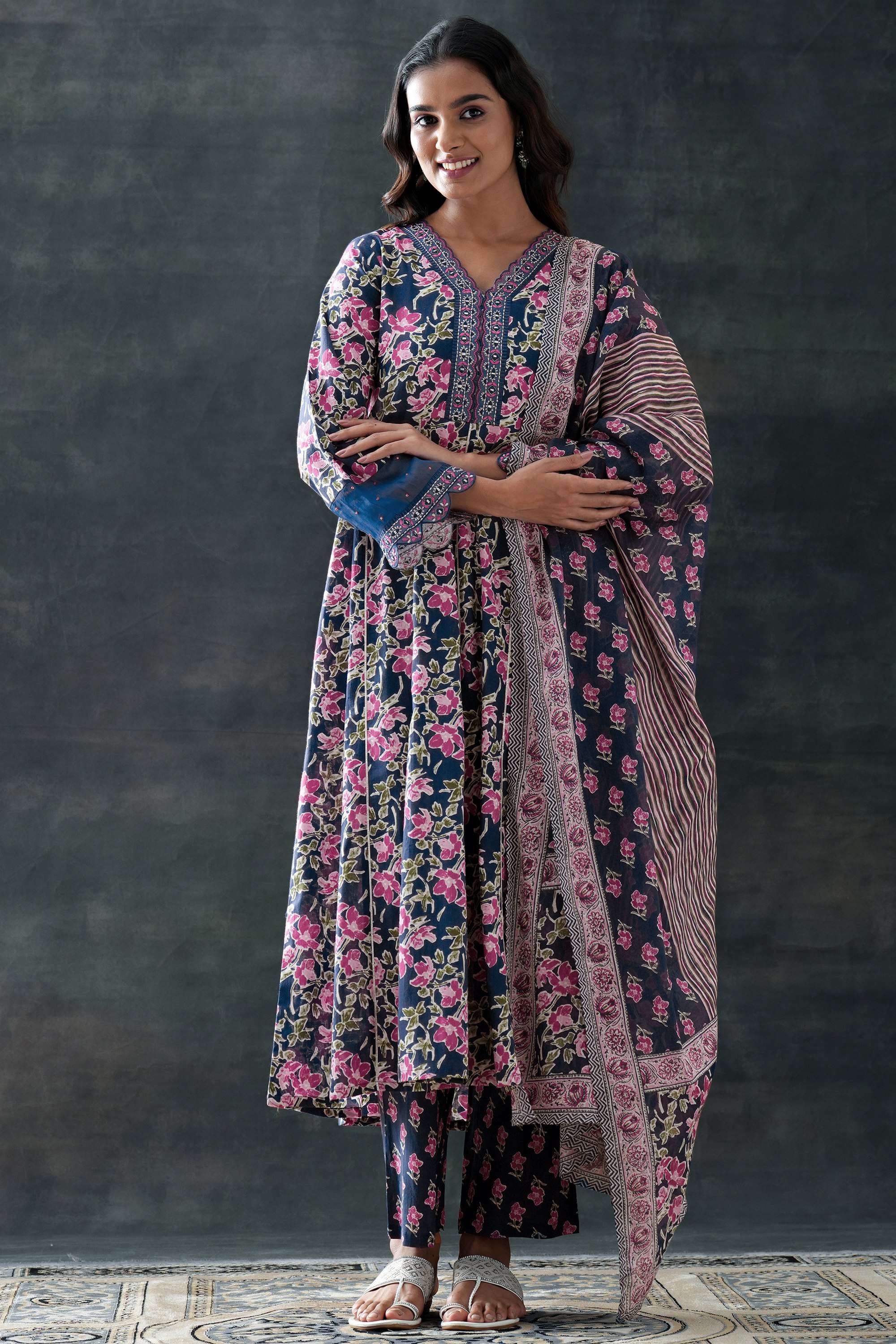 Floral-Cotton-V-Neck-Women-s-Festive-Wear-Kurta-Set