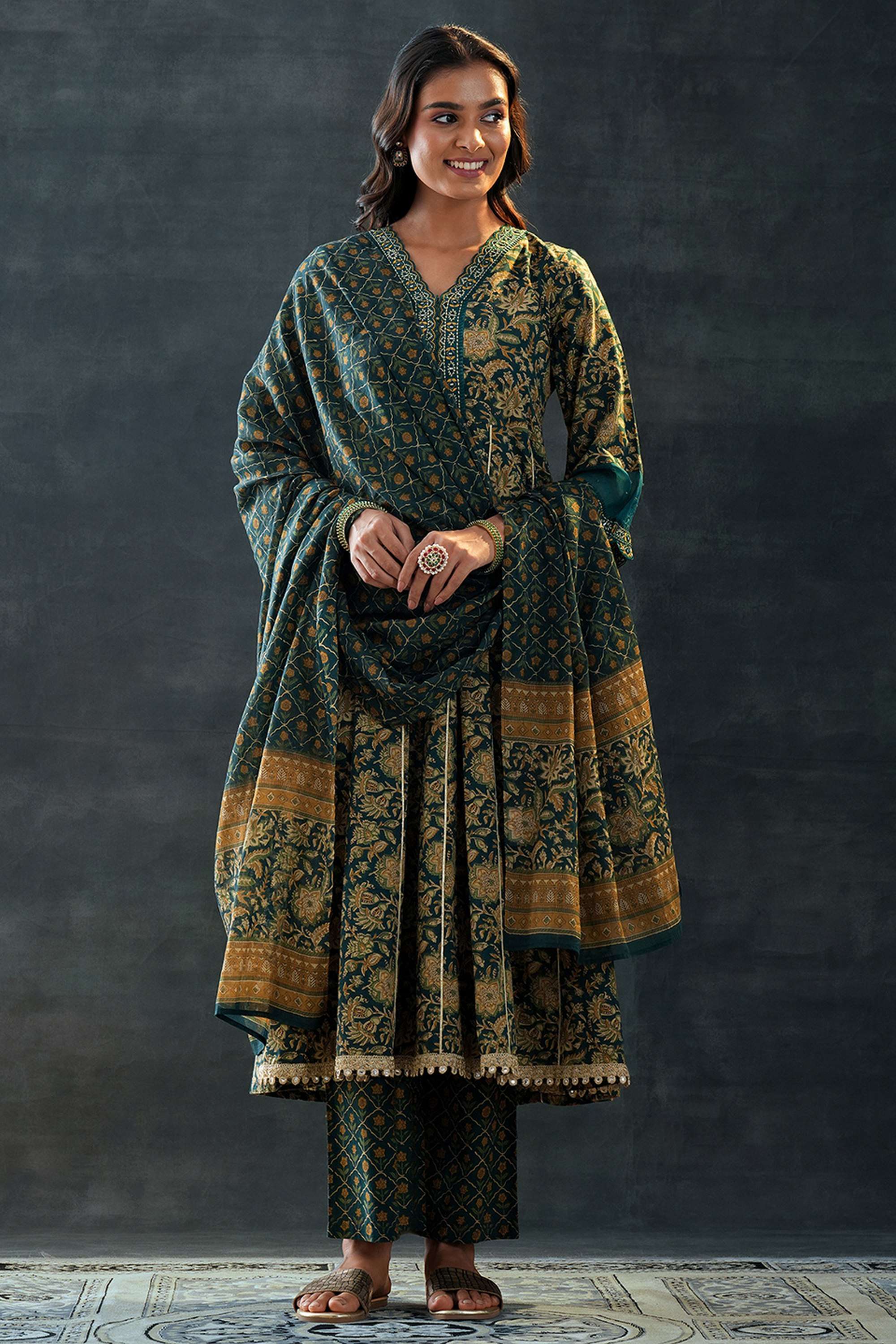 Floral-Cotton-V-Neck-Women-s-Festive-Wear-Kurta-Set