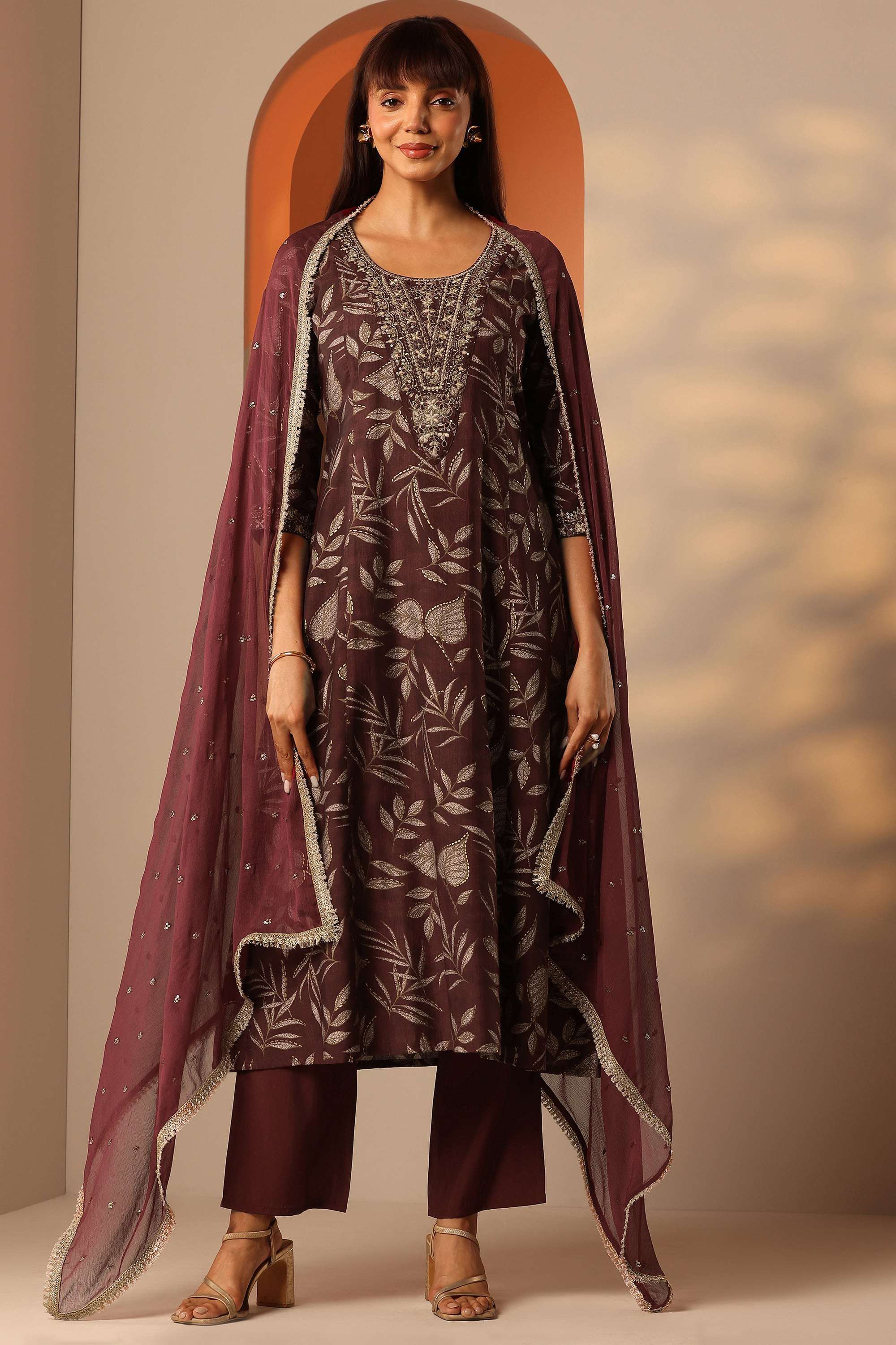 Floral-Blended-Fabric-Round-Neck-Women-s-Festive-Wear-Kurta-Set