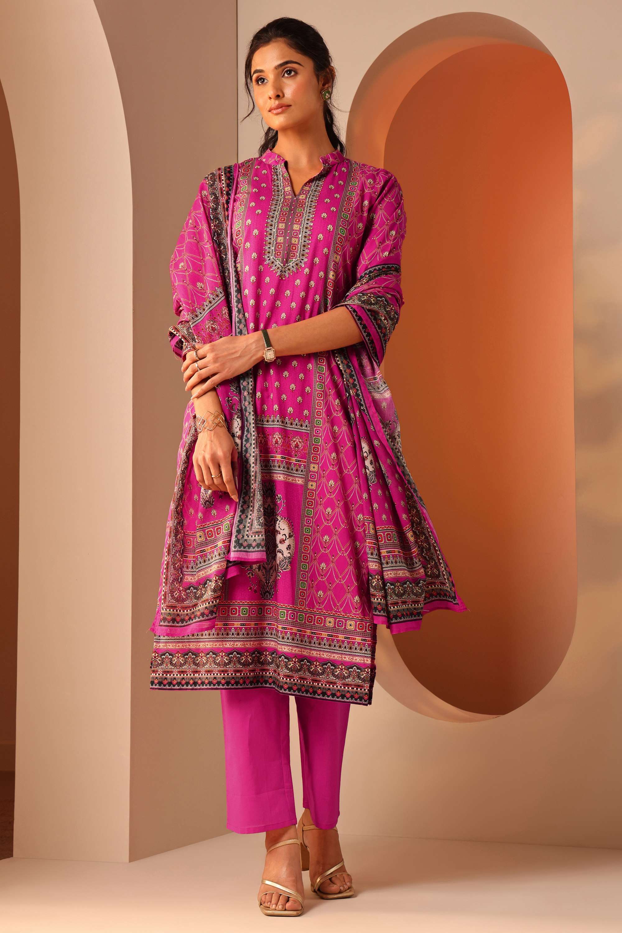 Textured-Cotton-Round-Neck-Women-s-Festive-Wear-Kurta-Set