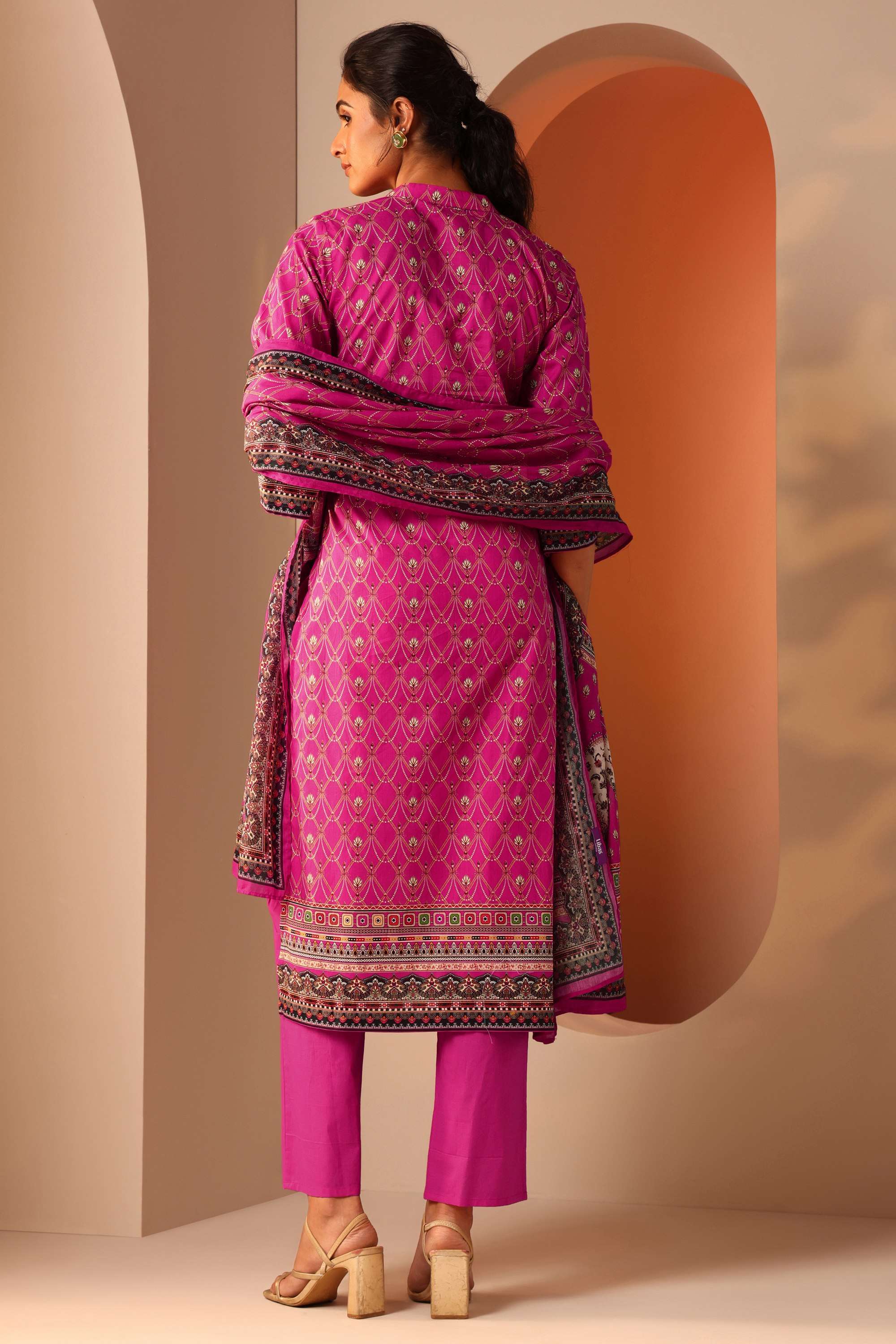 Textured-Cotton-Round-Neck-Women-s-Festive-Wear-Kurta-Set