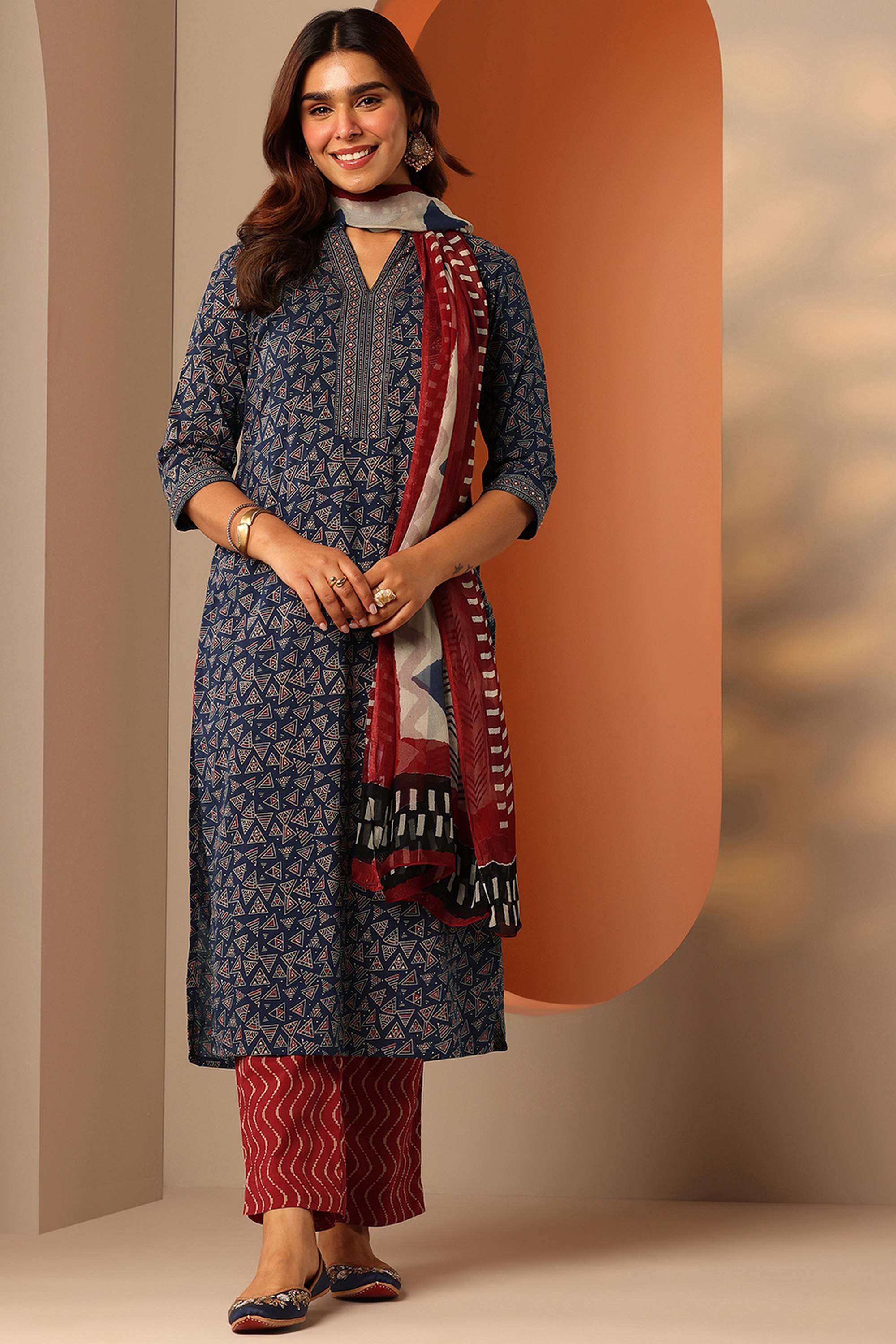 Geometric-Print-V-Neck-Cotton-Women-Kurta-Set
