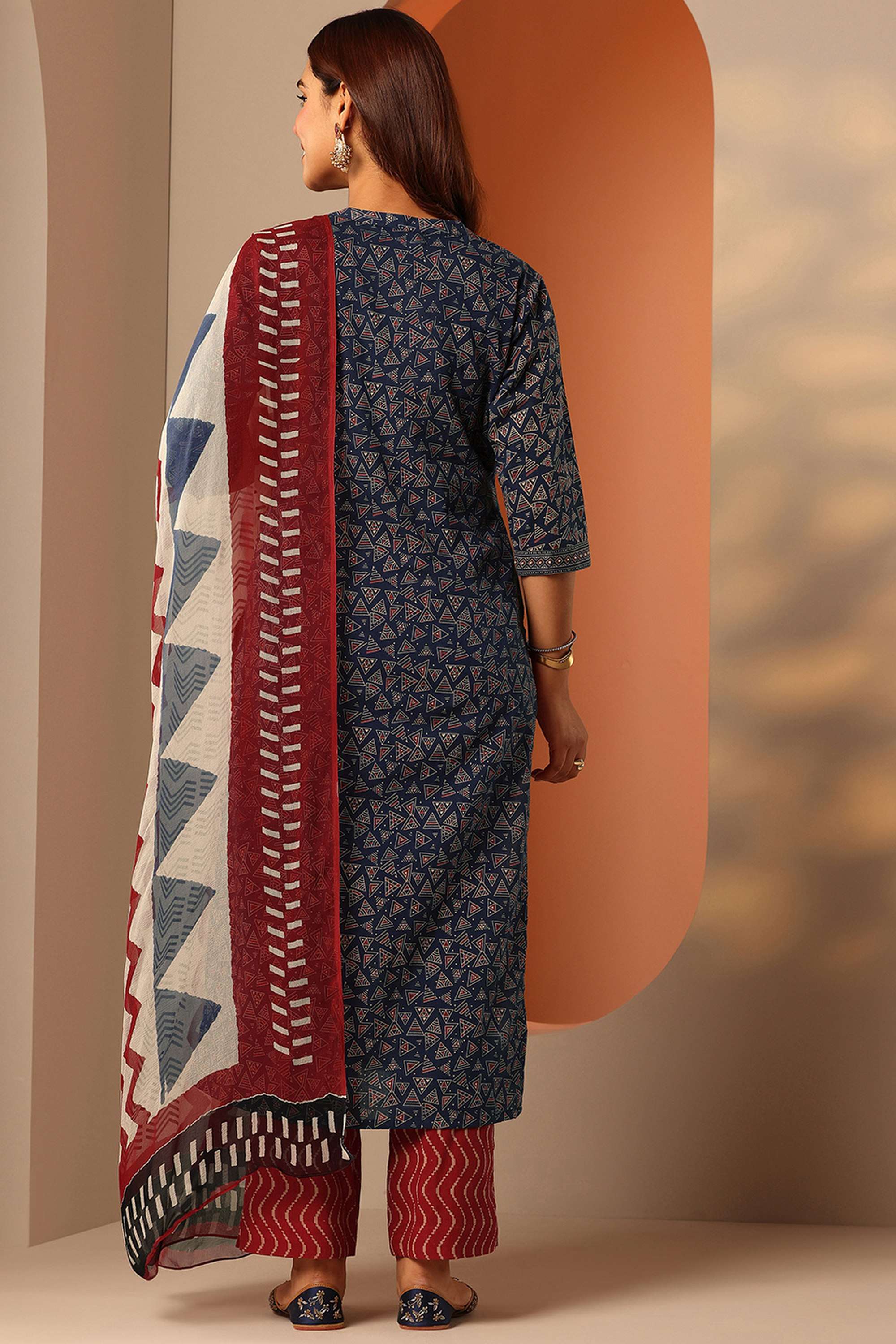 Geometric-Print-V-Neck-Cotton-Women-Kurta-Set