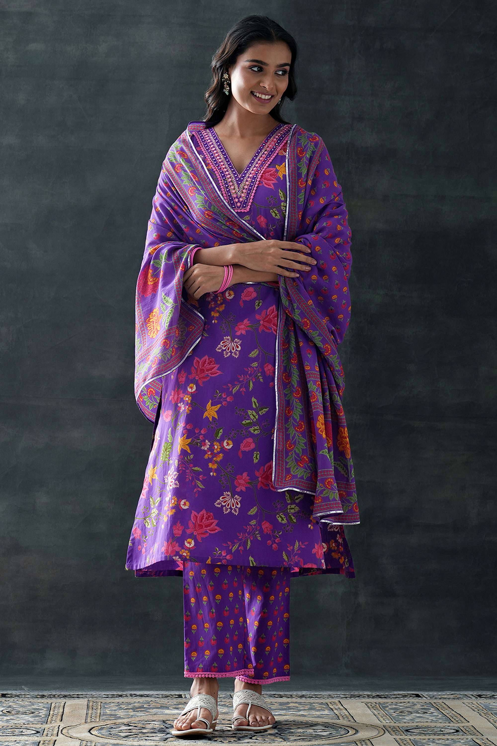 Floral-V-Neck-Cotton-Women-Kurta-Set