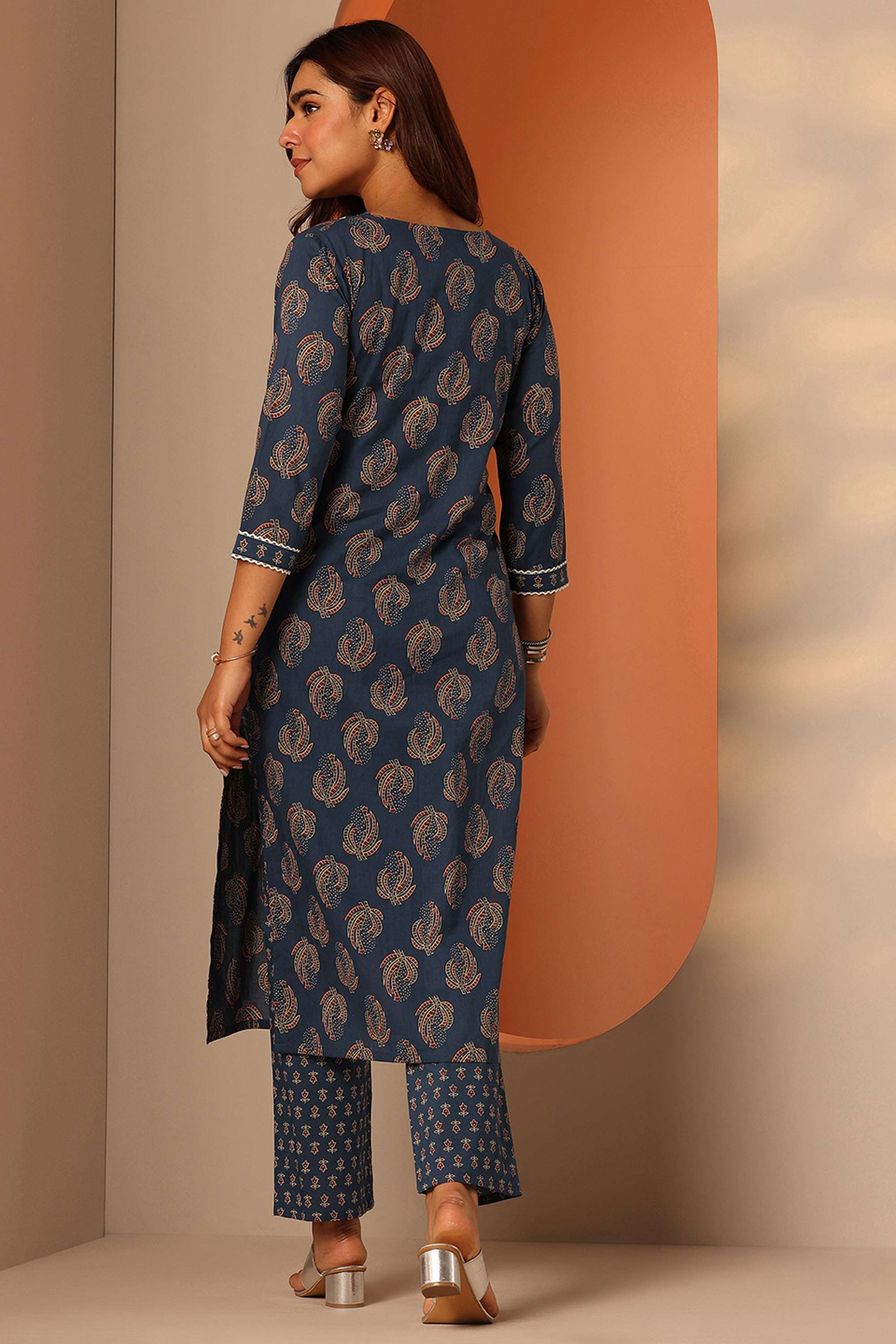 Floral-Cotton-Regular-Fit-V-Neck-Women-s-Casual-Wear-Kurta-Set