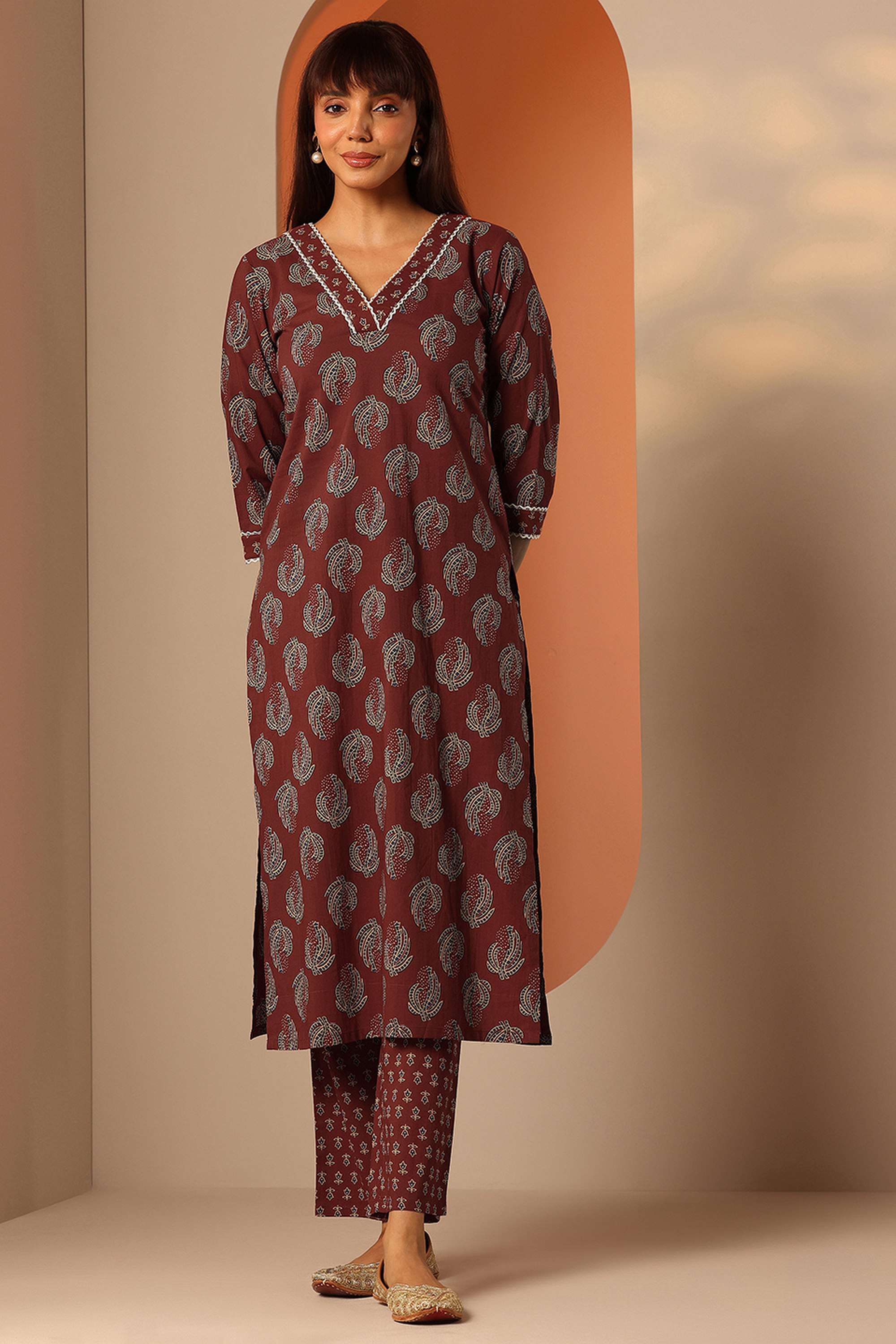 Floral-Cotton-Regular-Fit-V-Neck-Women-s-Casual-Wear-Kurta-Set