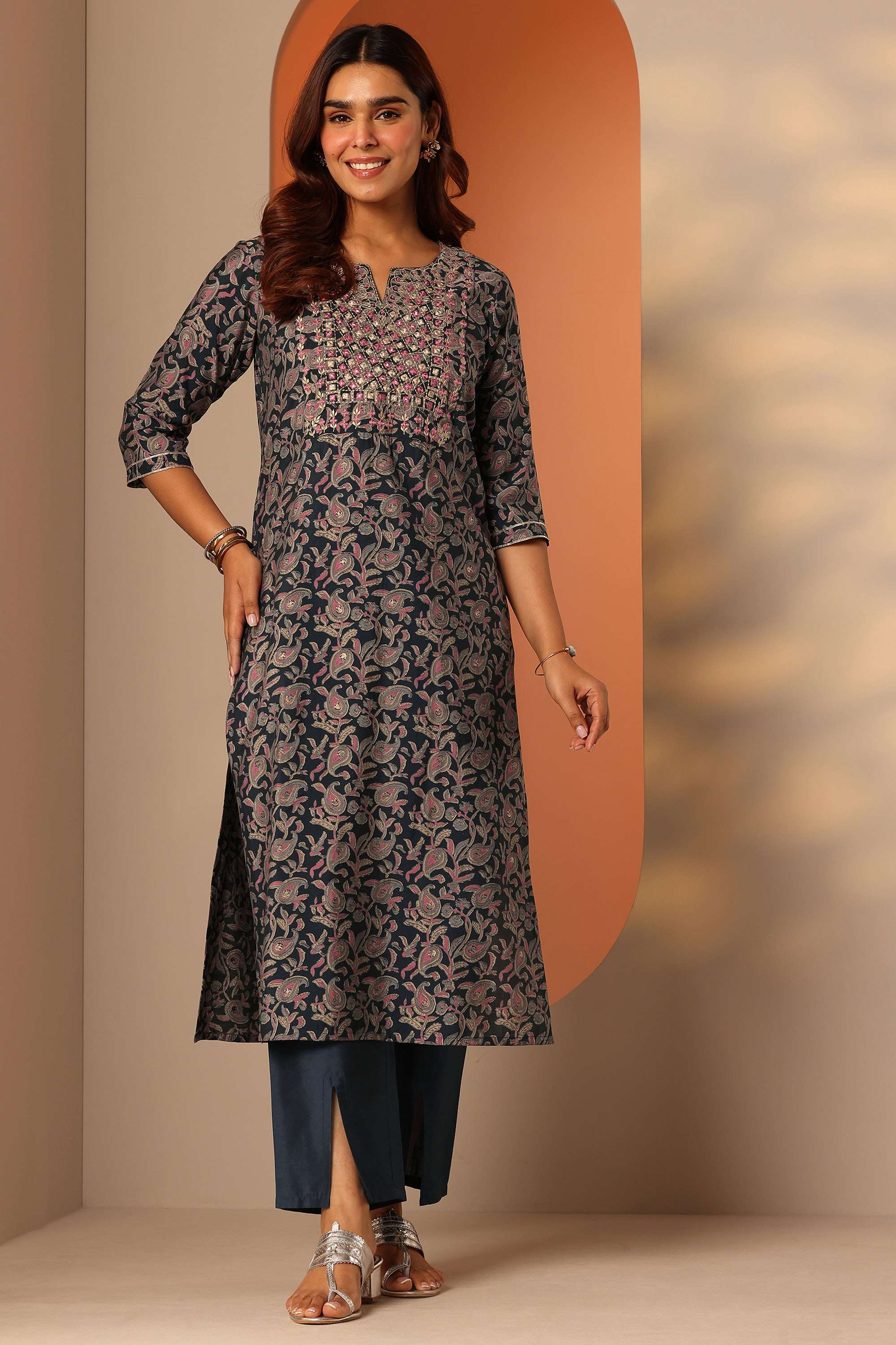 Floral-Blended-Fabric-V-Neck-Women-s-Festive-Wear-Kurta-Set