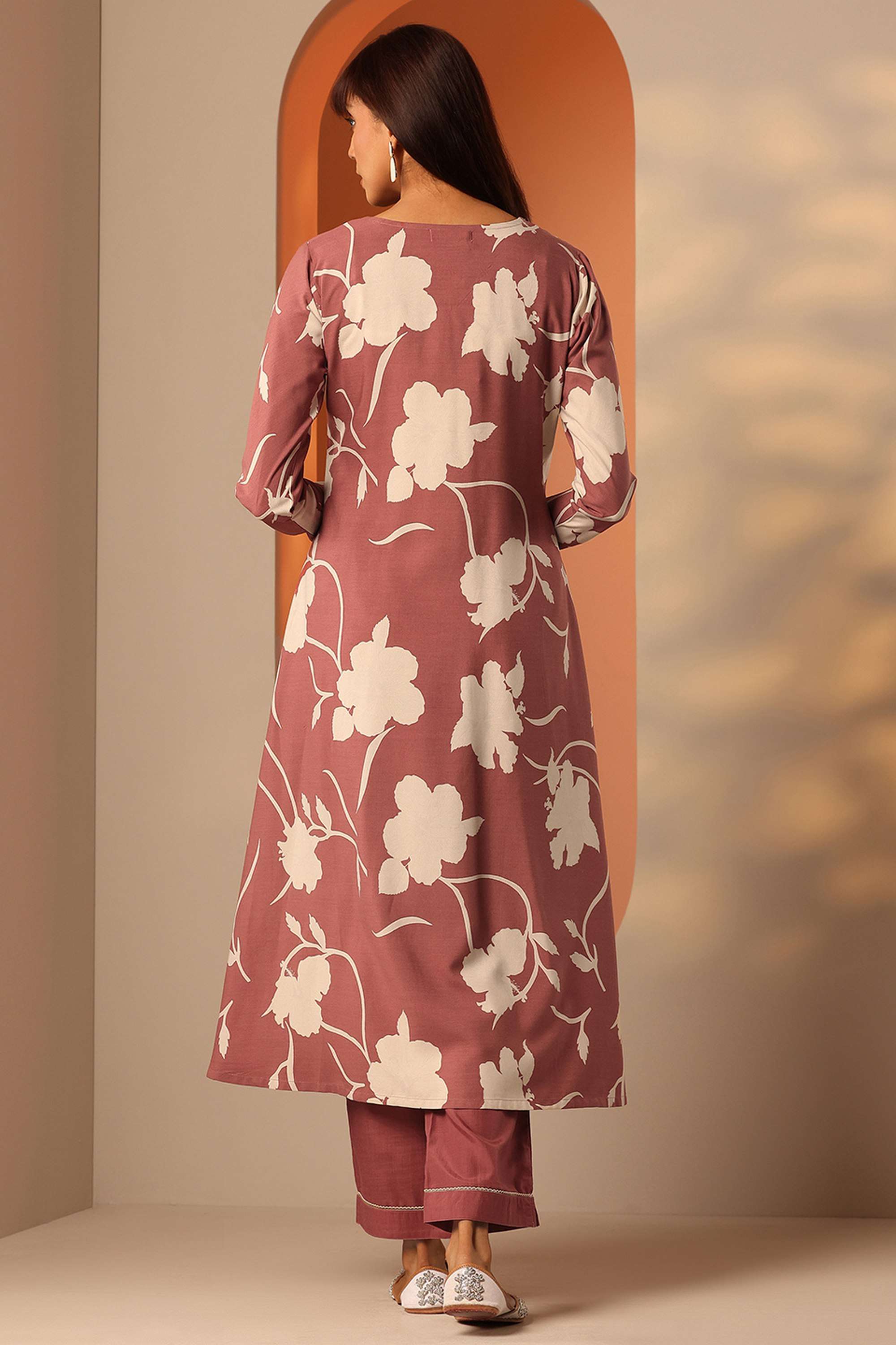 Floral-Rayon-Regular-Fit-V-Neck-Women-s-Casual-Wear-Kurta-Set