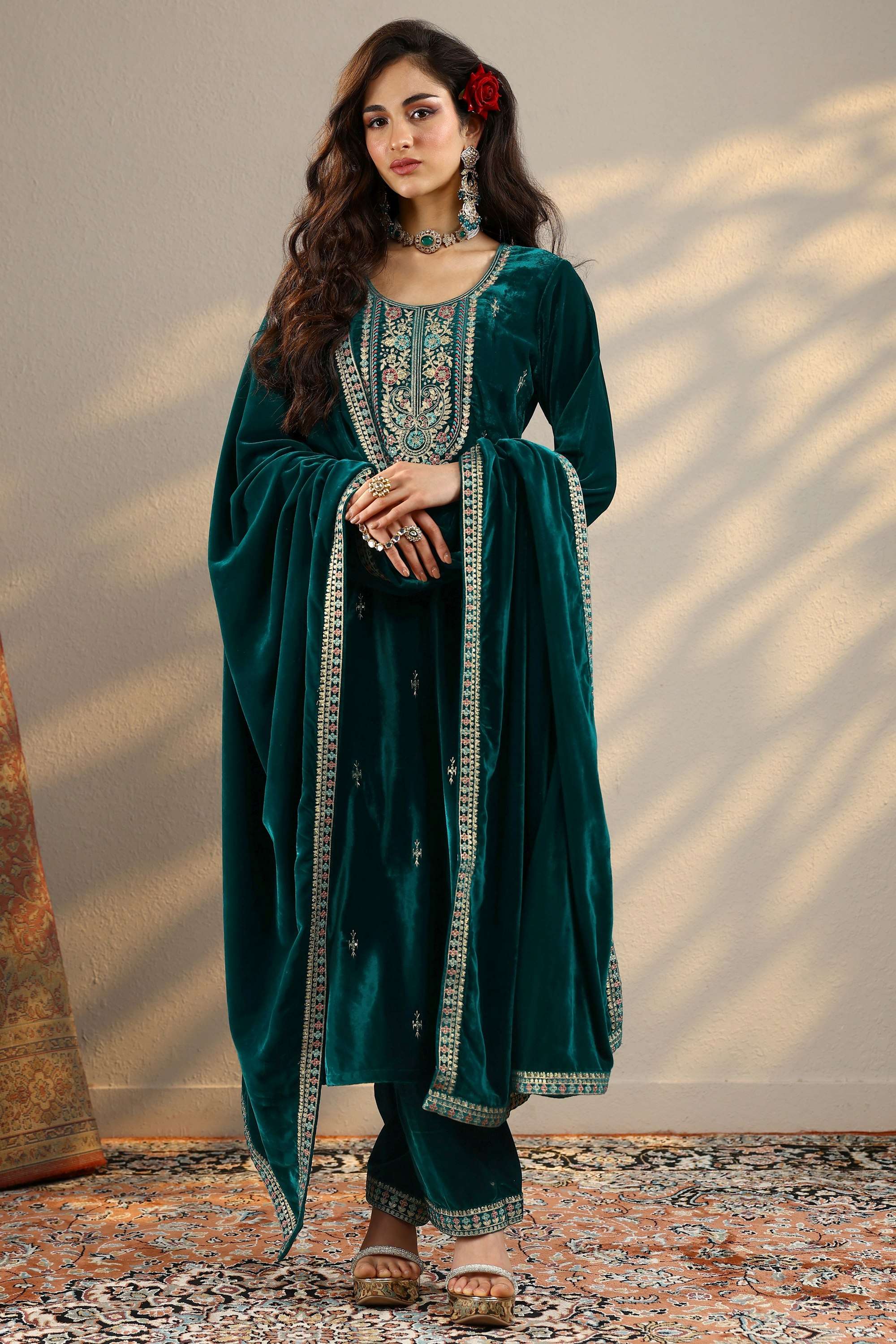 Floral-Velvet-Round-Neck-Women-s-Festive-Wear-Kurta-Set