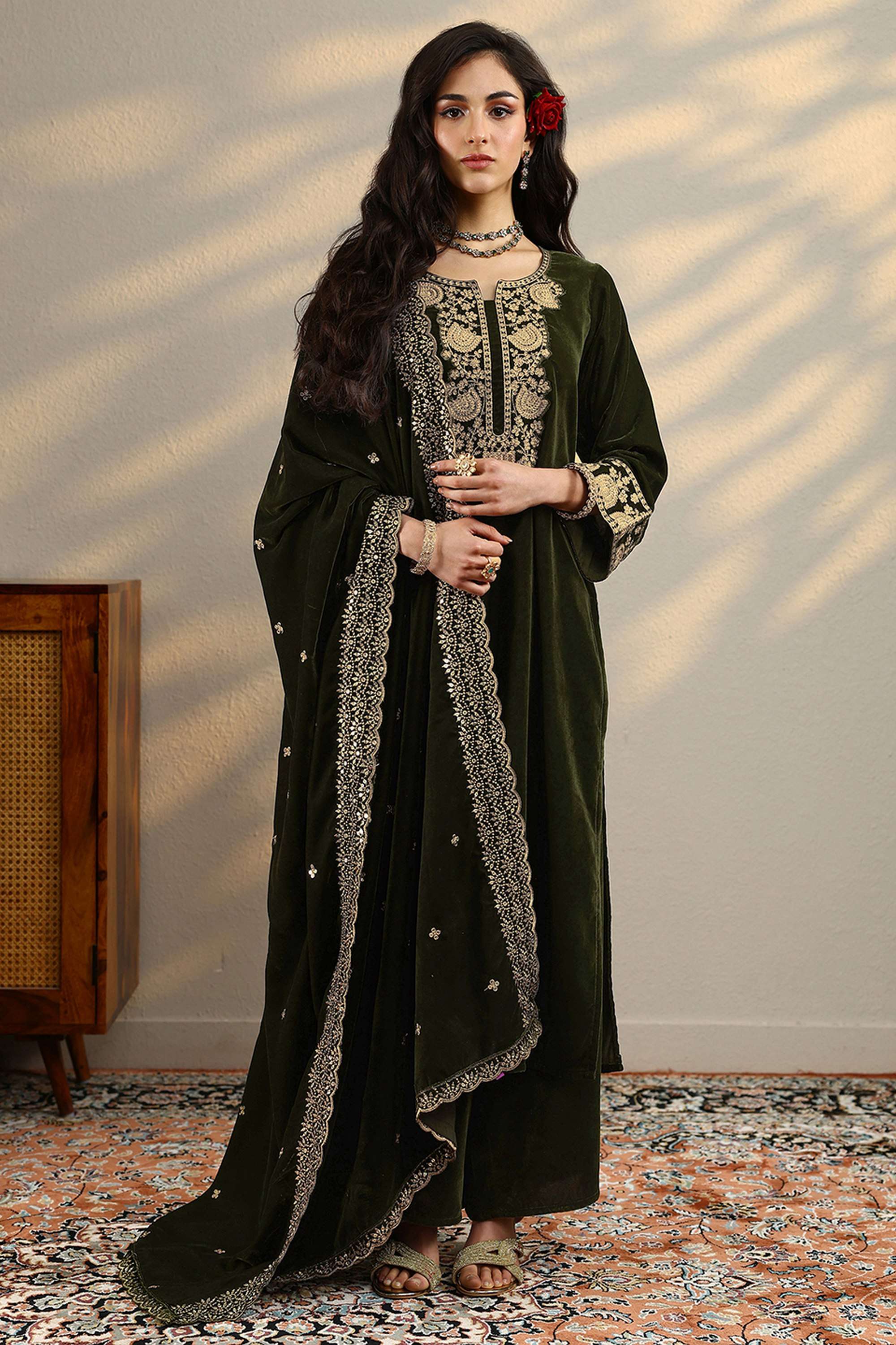 Floral-Velvet-Women-s-Festive-Wear-Kurta-Set
