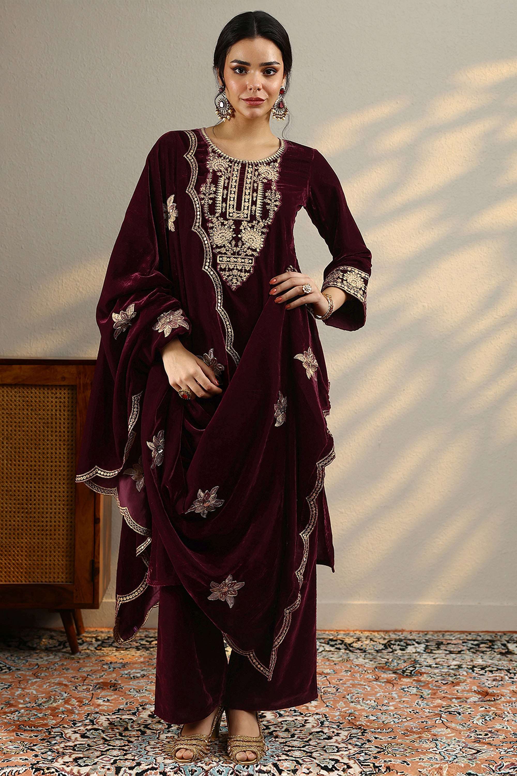 Floral-Velvet-Round-Neck-Women-s-Festive-Wear-Kurta-Set