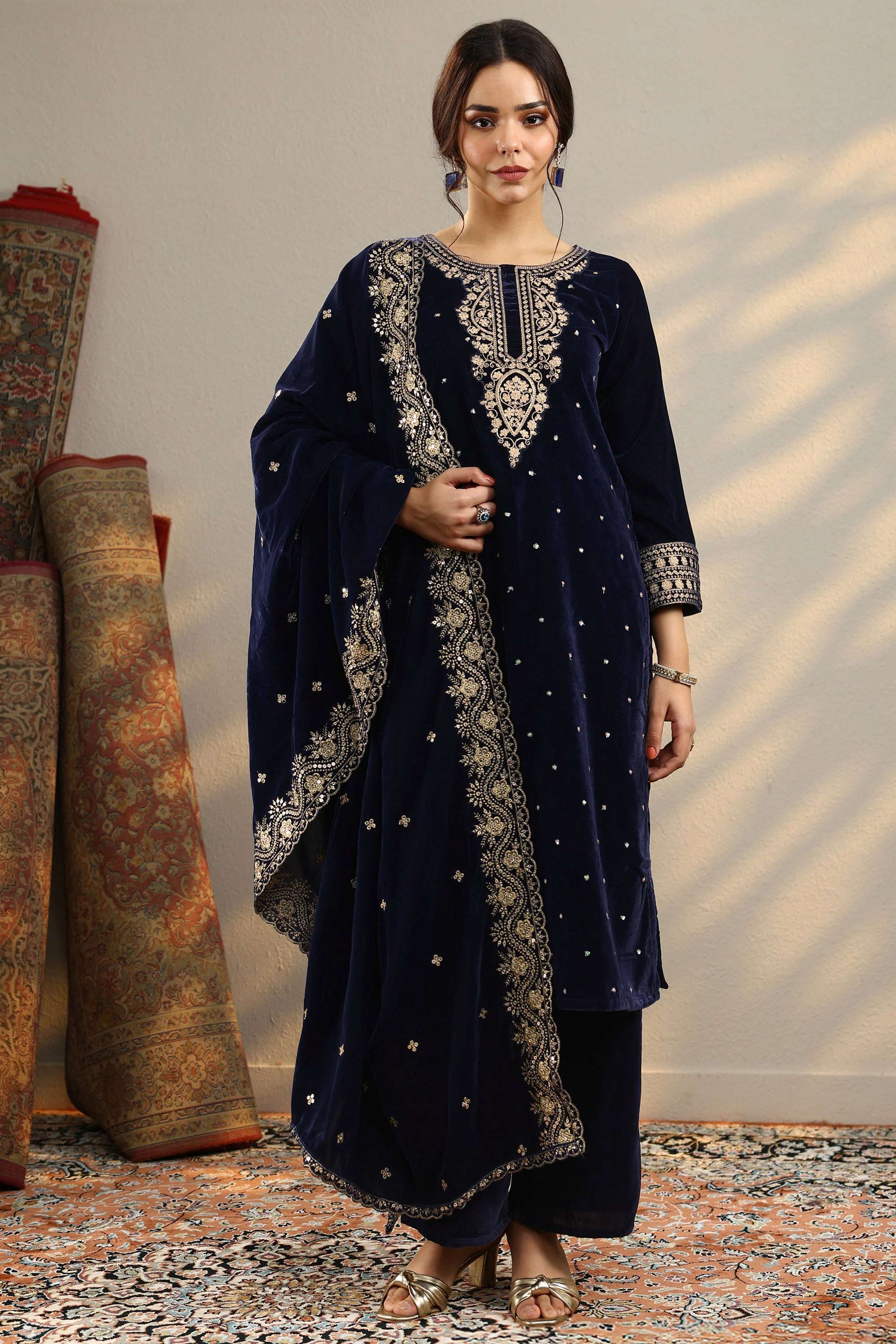Floral-Velvet-Round-Neck-Women-s-Festive-Wear-Kurta-Set