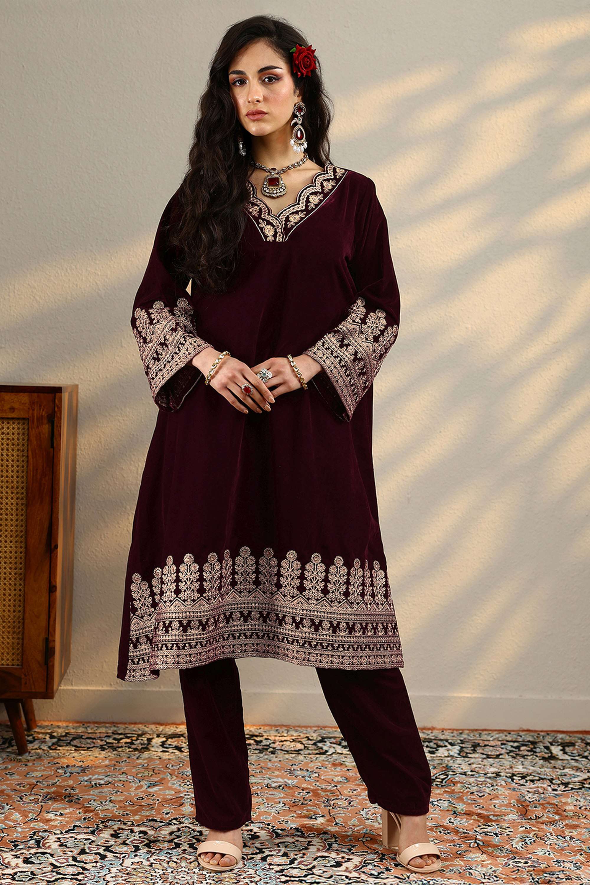 Textured-Velvet-V-Neck-Women-s-Festive-Wear-Kurta-Set