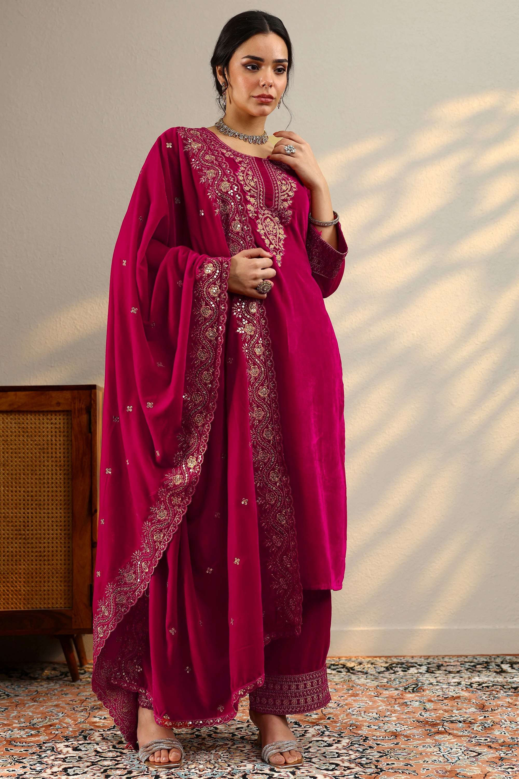 Floral-Velvet-V-Neck-Women-s-Festive-Wear-Kurta-Set