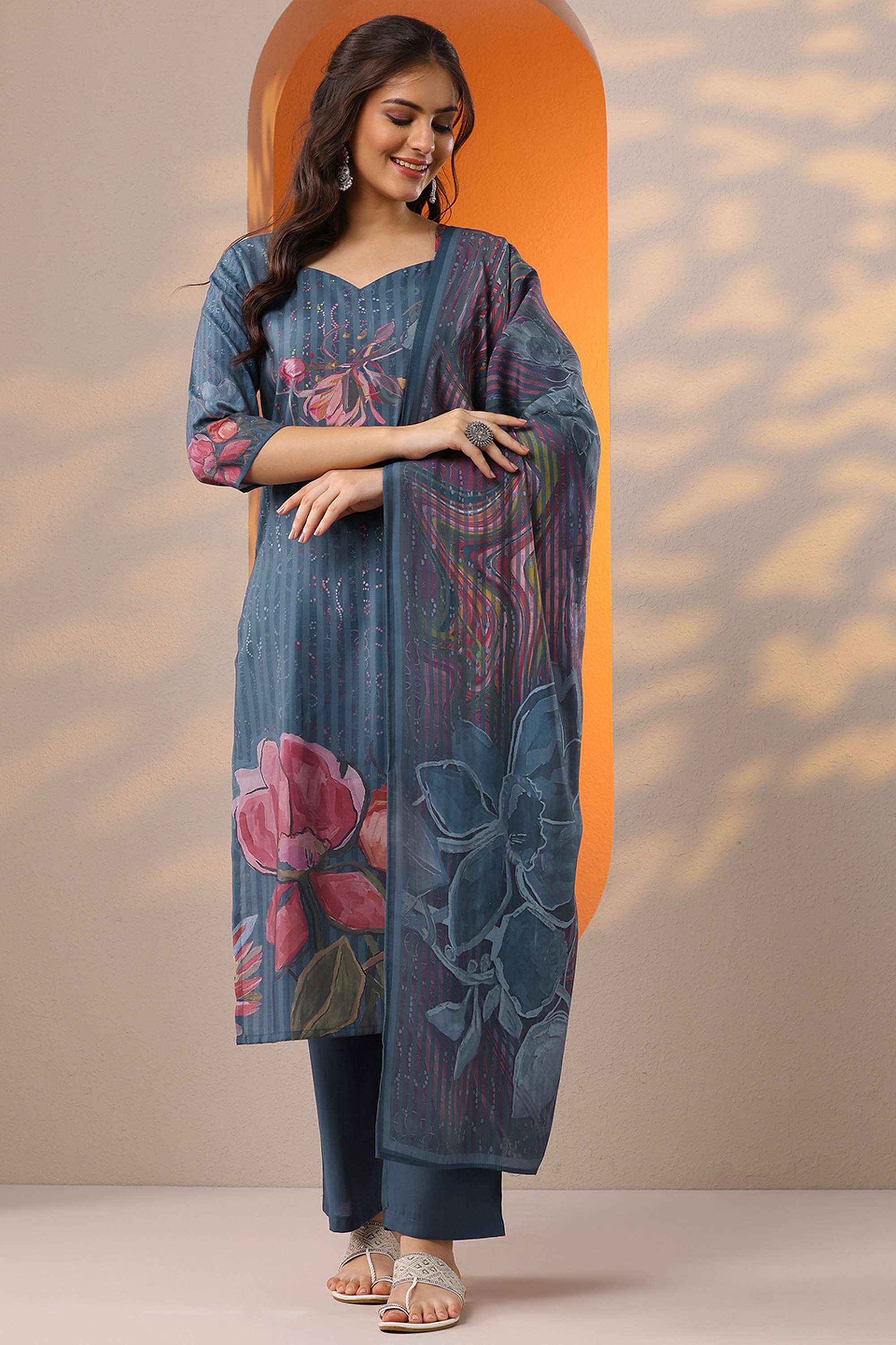 Floral-Blended-Fabric-Sweetheart-Neck-Women-s-Festive-Wear-Kurta-Set