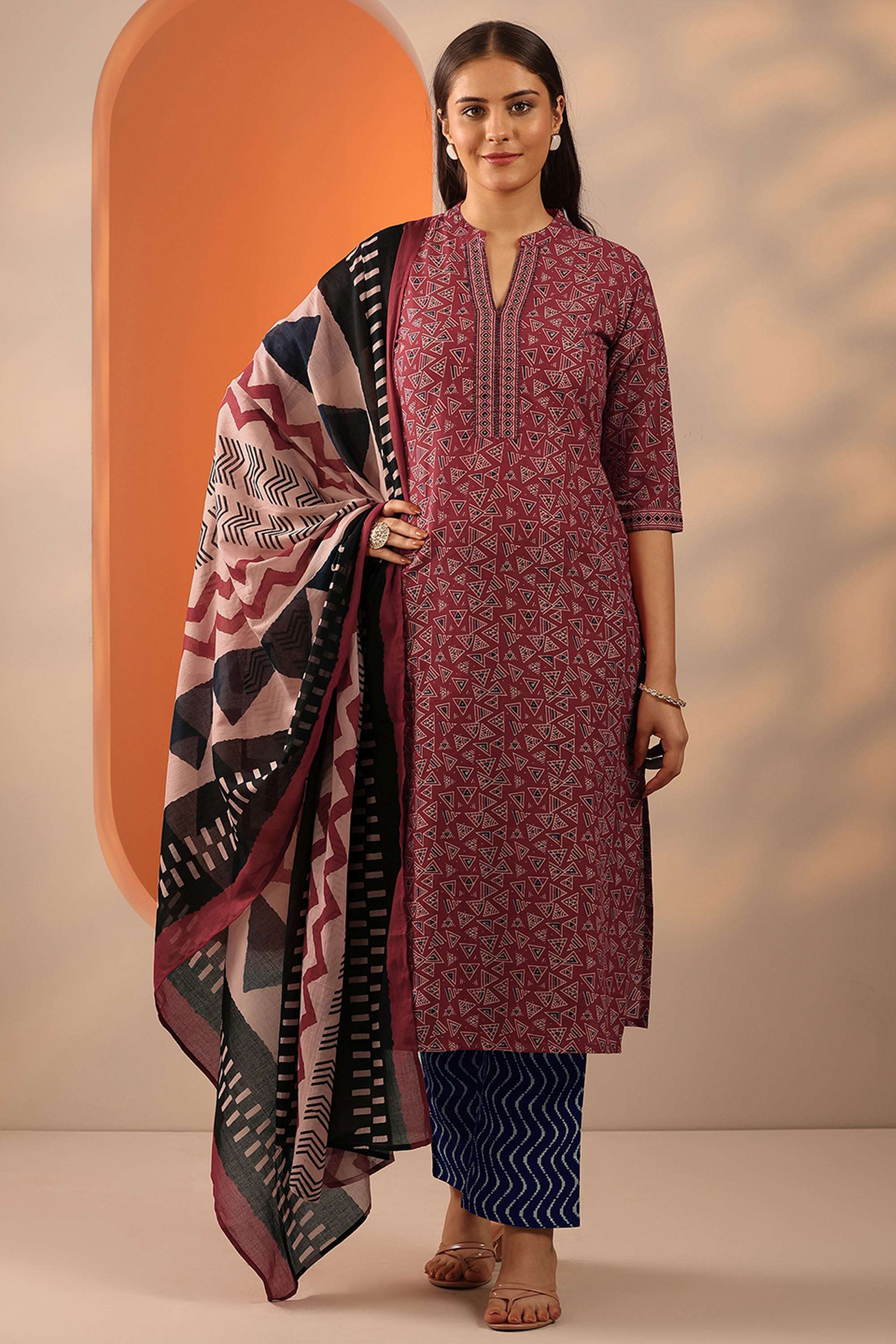 Geometric-Print-V-Neck-Cotton-Women-Kurta-Set