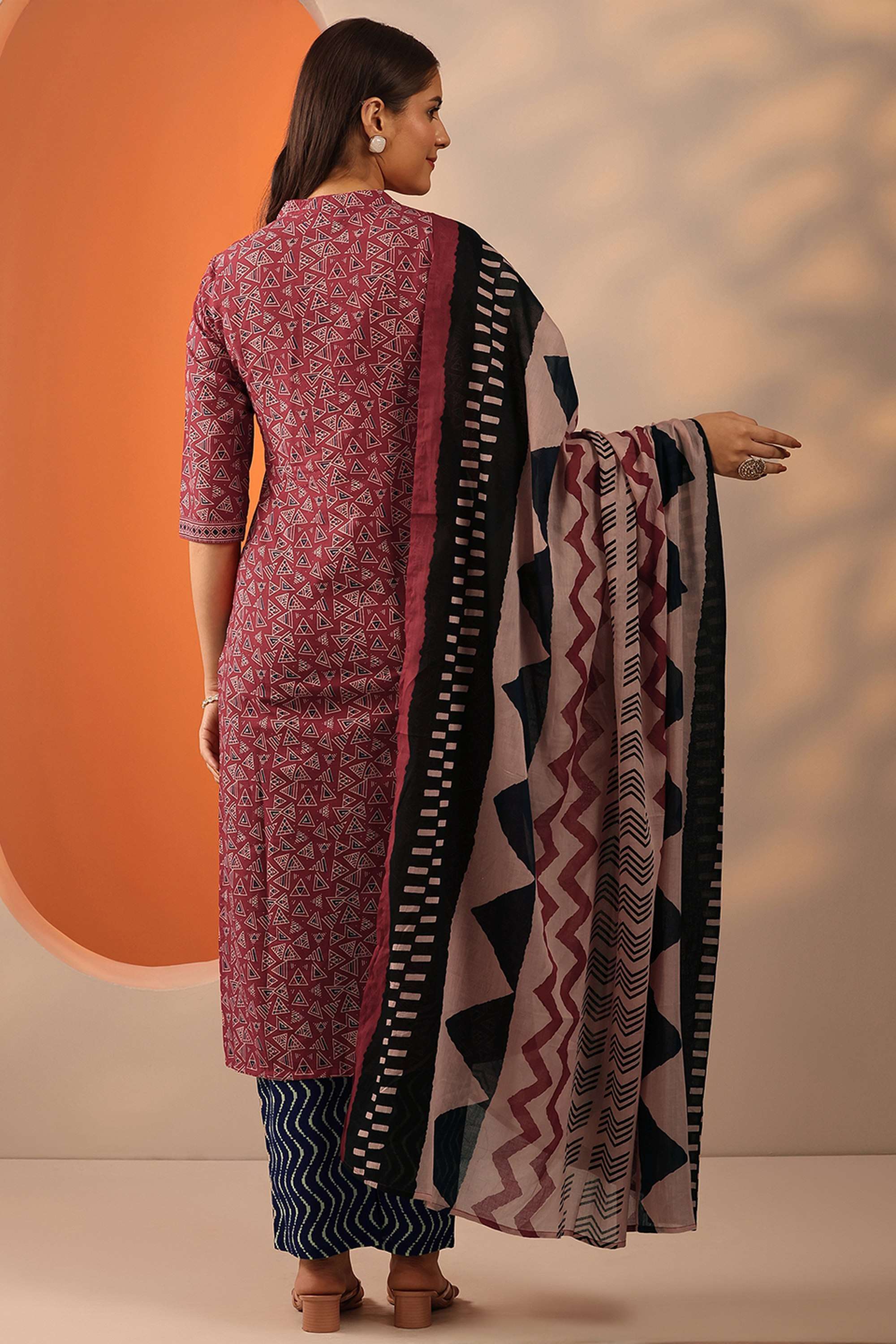 Geometric-Print-V-Neck-Cotton-Women-Kurta-Set