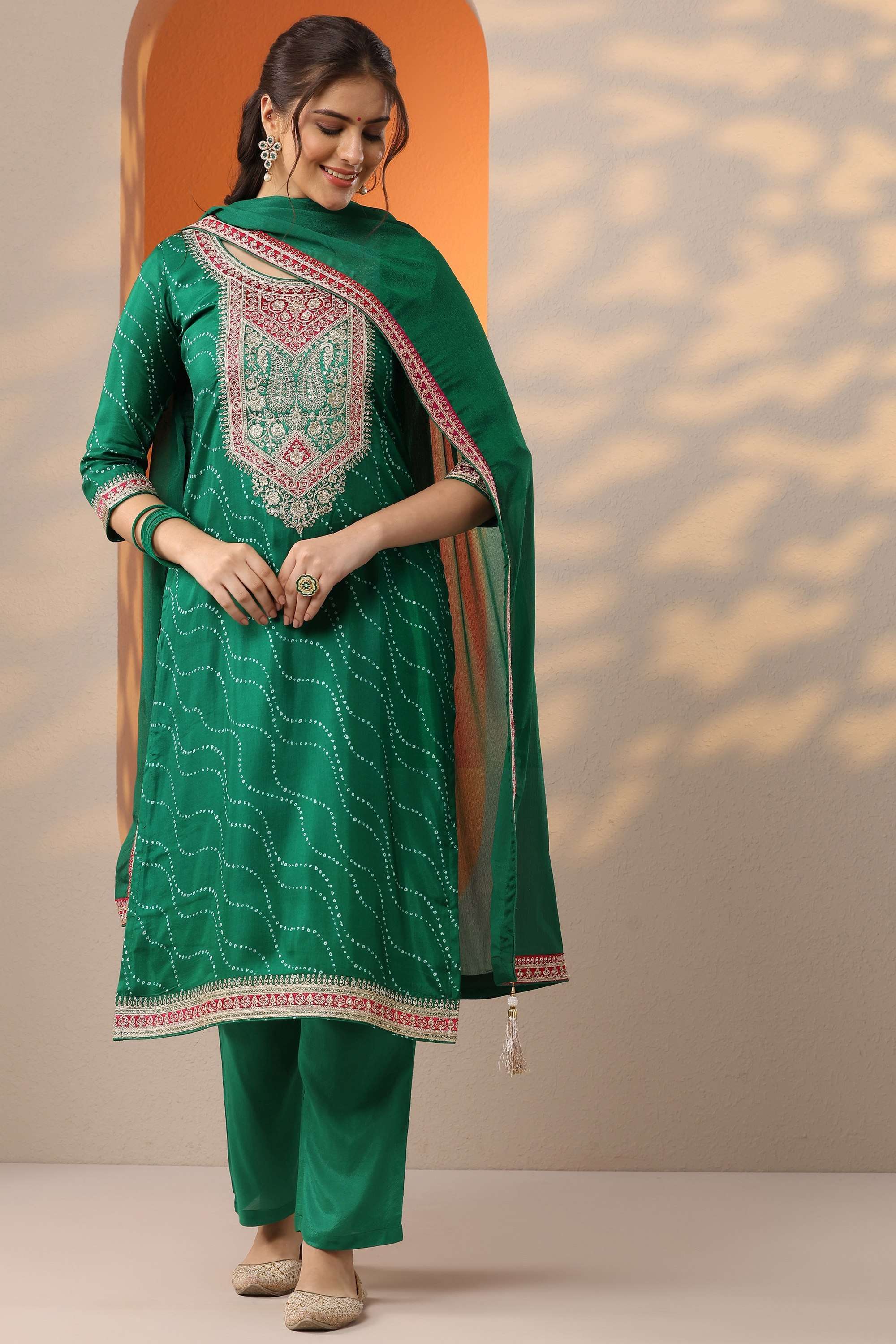 Bandhani-Blended-Fabric-Round-Neck-Women-s-Festive-Wear-Kurta-Set