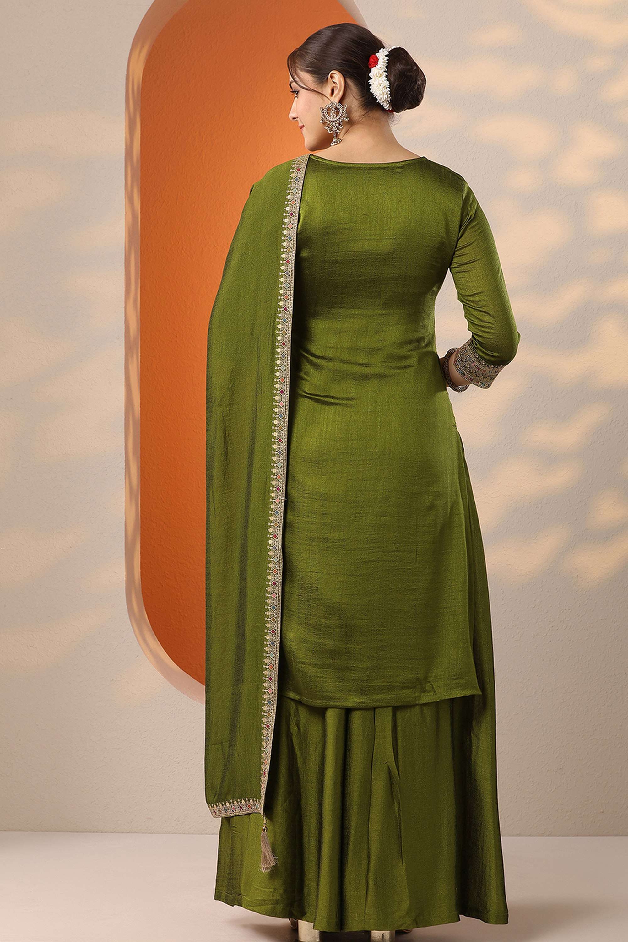 Floral-Blended-Fabric-Round-Neck-Women-s-Festive-Wear-Kurta-Set