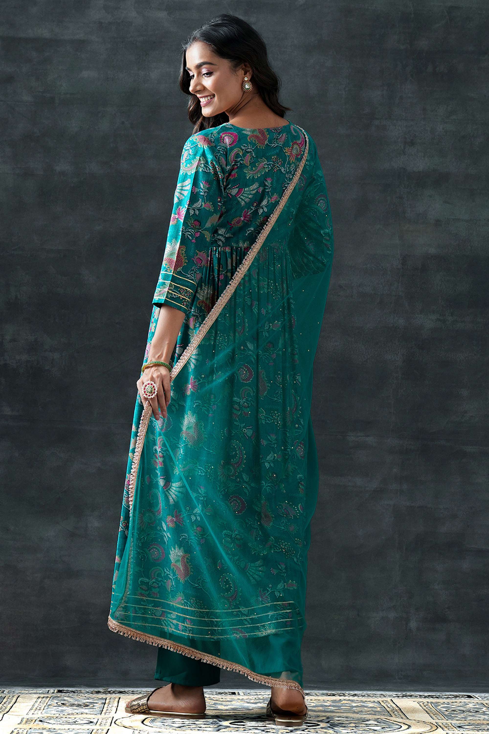 Floral-V-Neck-Cotton-Women-Kurta-Set