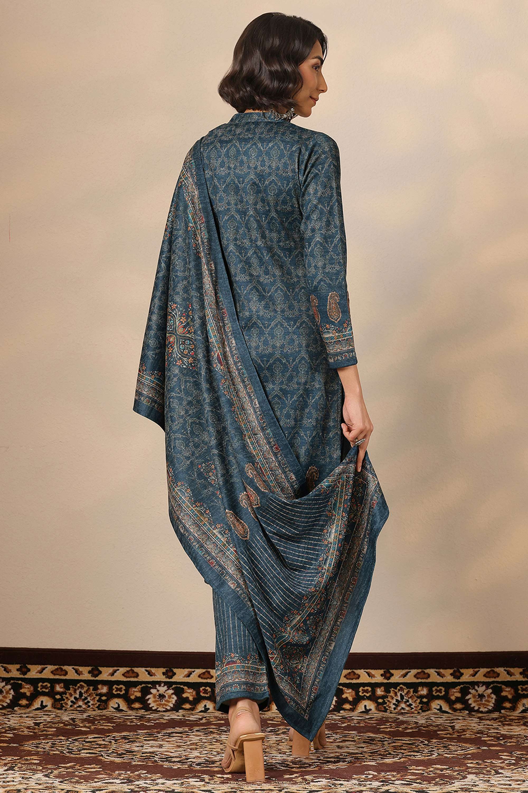 Floral-Wool-Round-Neck-Women-s-Festive-Wear-Kurta-Set