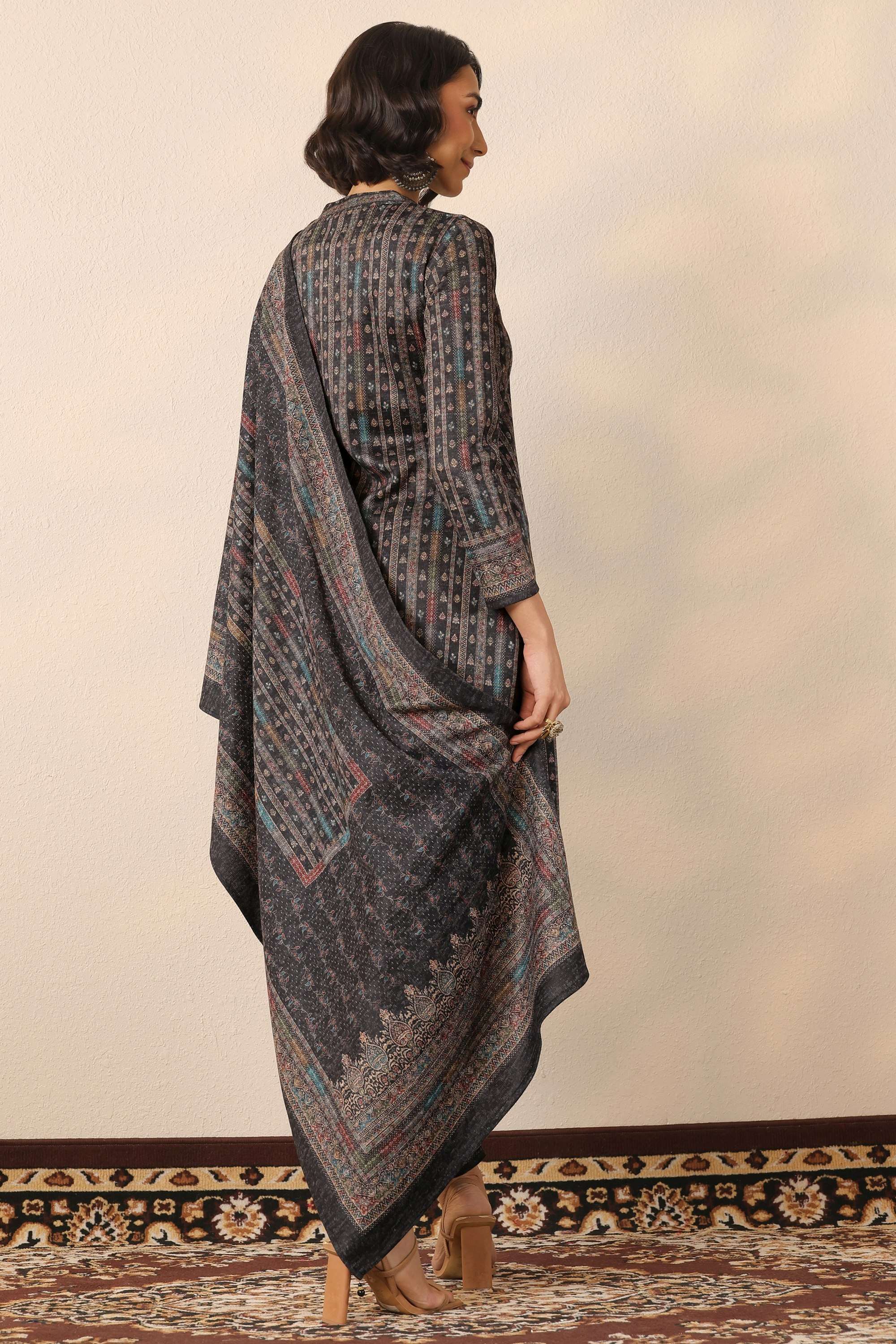 Floral-Wool-Round-Neck-Women-s-Festive-Wear-Kurta-Set