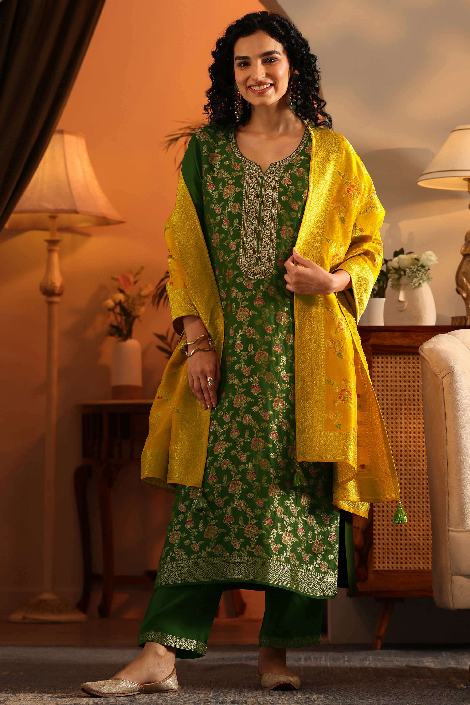 Floral-Blended-Fabric-Straight-Fit-Women-s-Kurta-Set