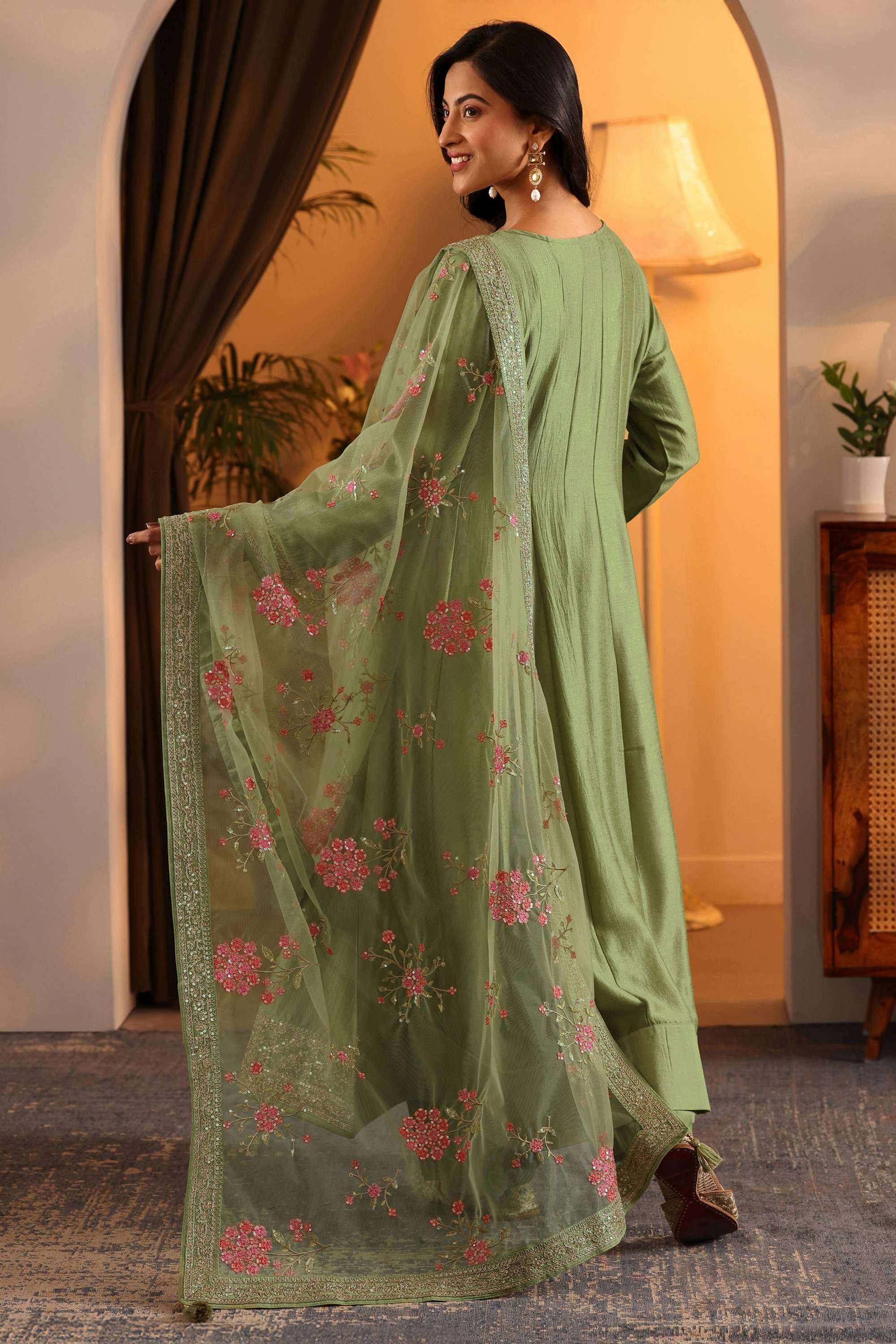 Floral-Blended-Fabric-Round-Neck-Women-s-Festive-Wear-Kurta-Set