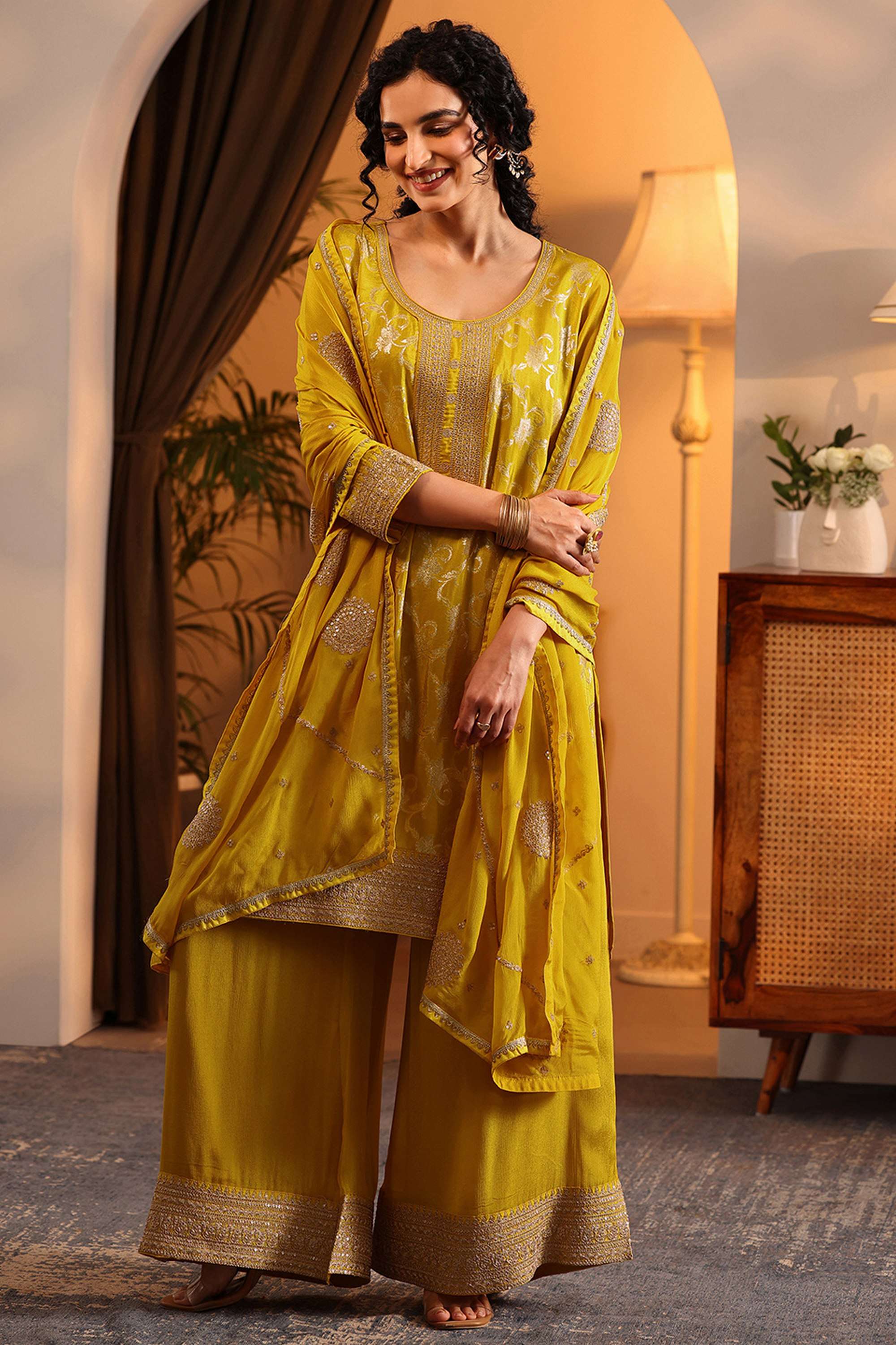 Floral-Blended-Fabric-Round-Neck-Women-s-Festive-Wear-Kurta-Set