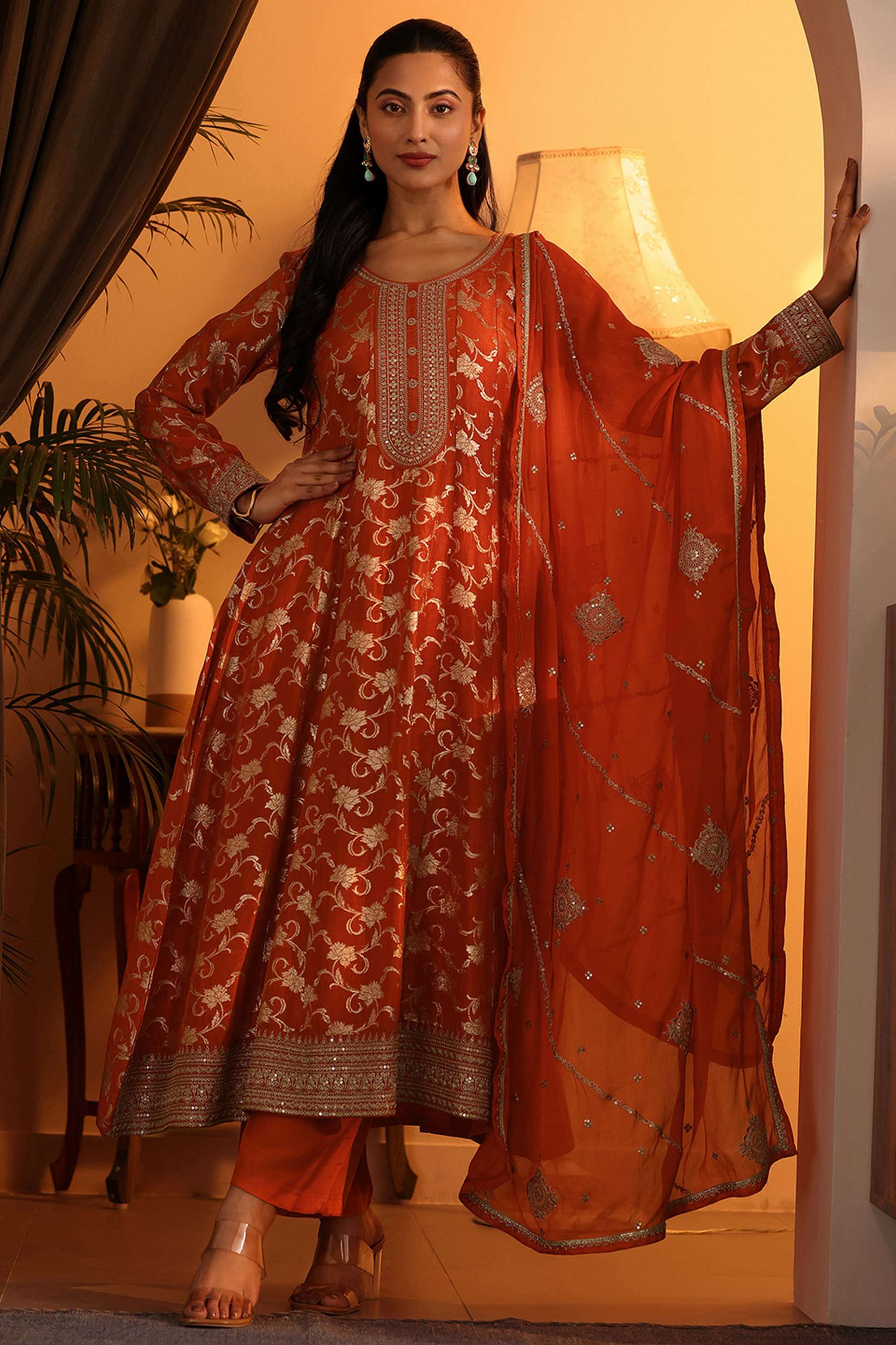 Floral-Blended-Fabric-Round-Neck-Women-s-Festive-Wear-Kurta-Set