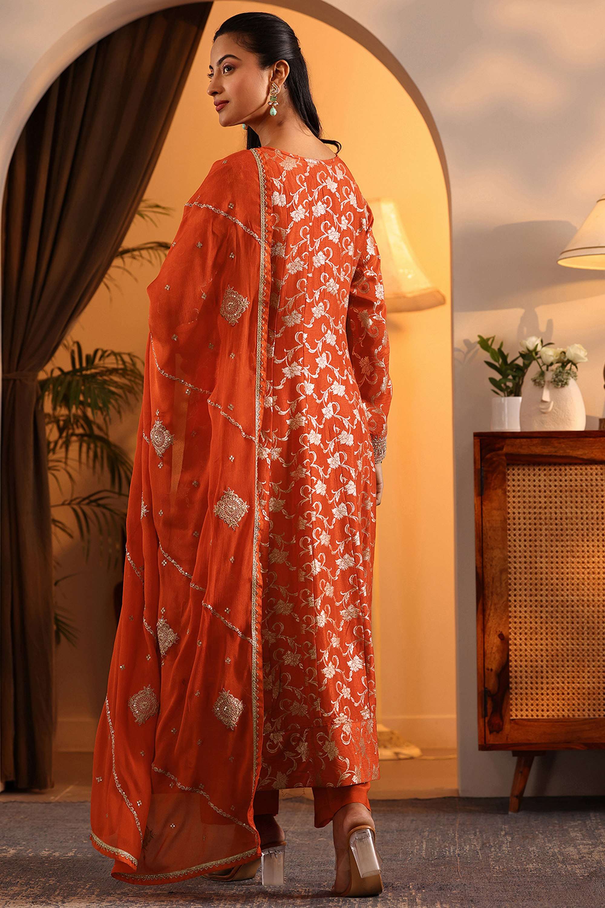 Floral-Blended-Fabric-Round-Neck-Women-s-Festive-Wear-Kurta-Set