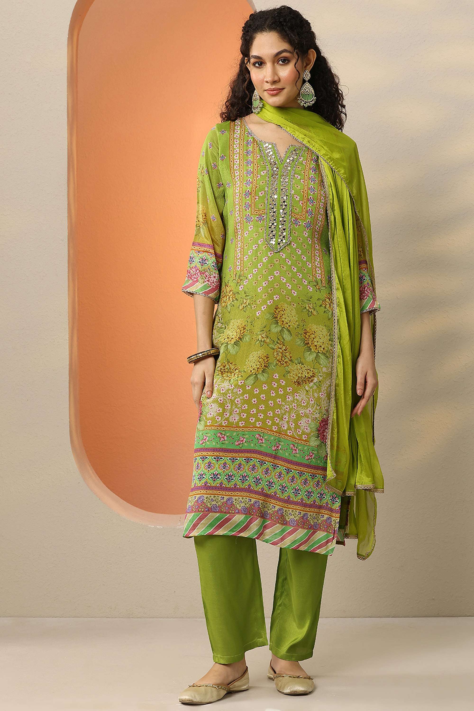 Floral-Blended-Fabric-Sweetheart-Neck-Women-s-Festive-Wear-Kurta-Set