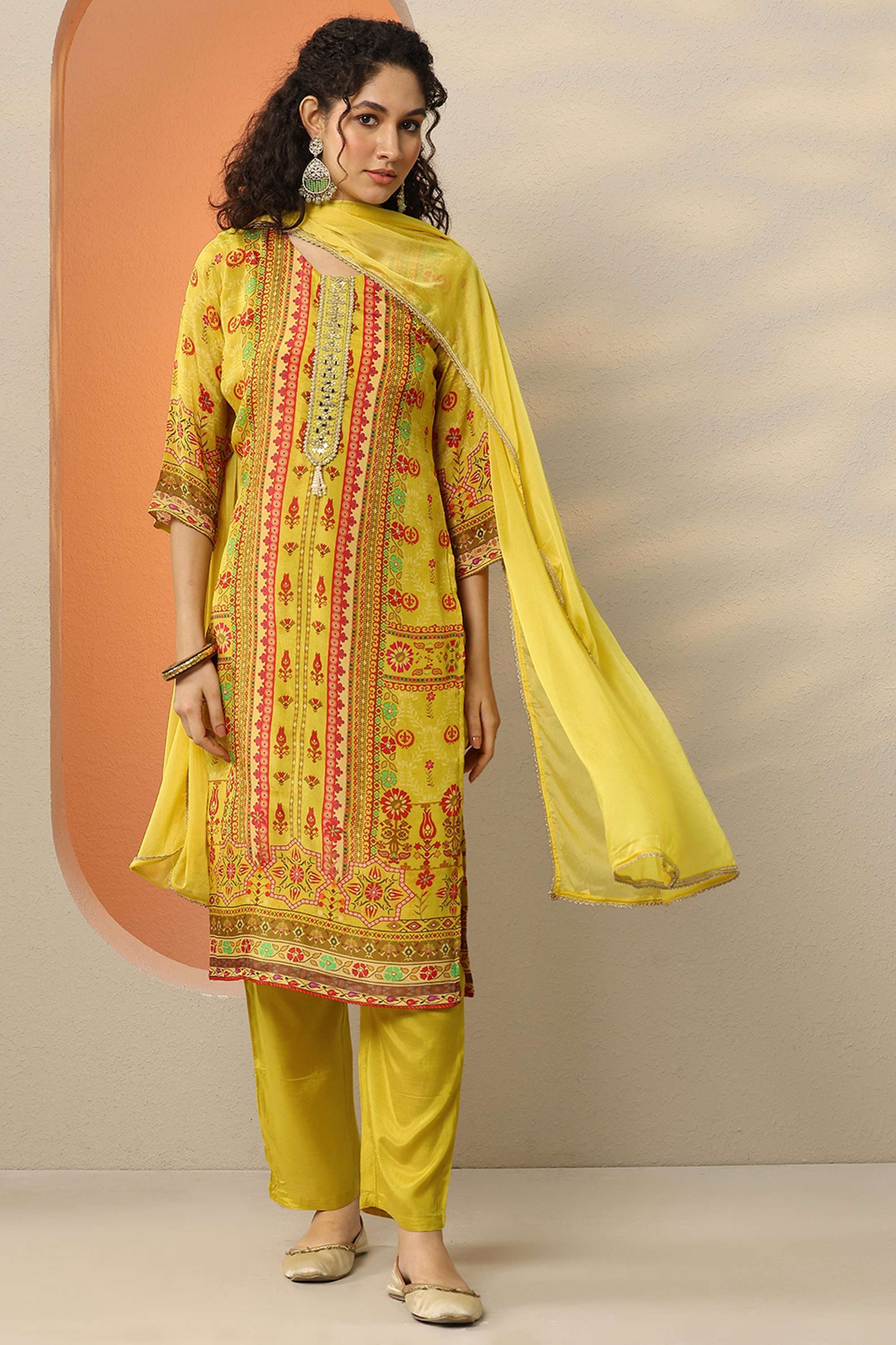 Floral-Blended-Fabric-V-Neck-Women-s-Festive-Wear-Kurta-Set