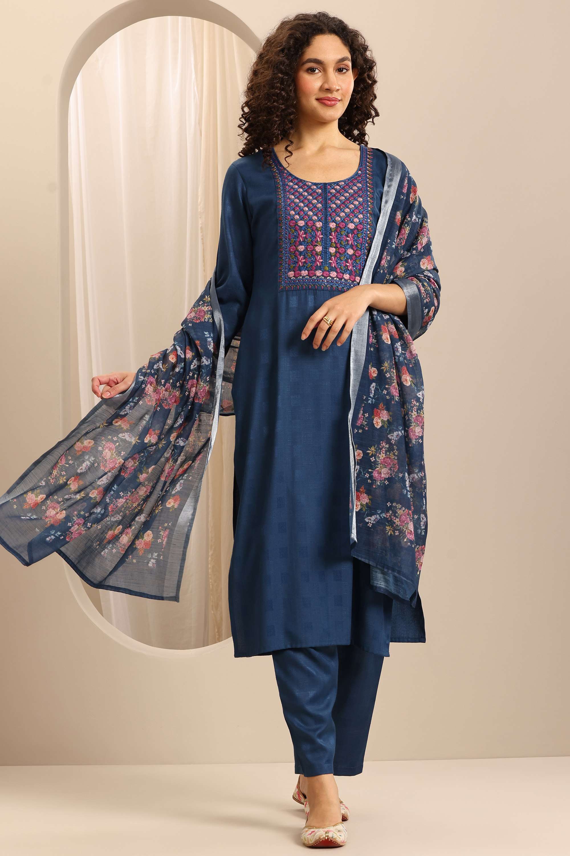 Floral-Cotton-Blend-Round-Neck-Women-s-Festive-Wear-Kurta-Set